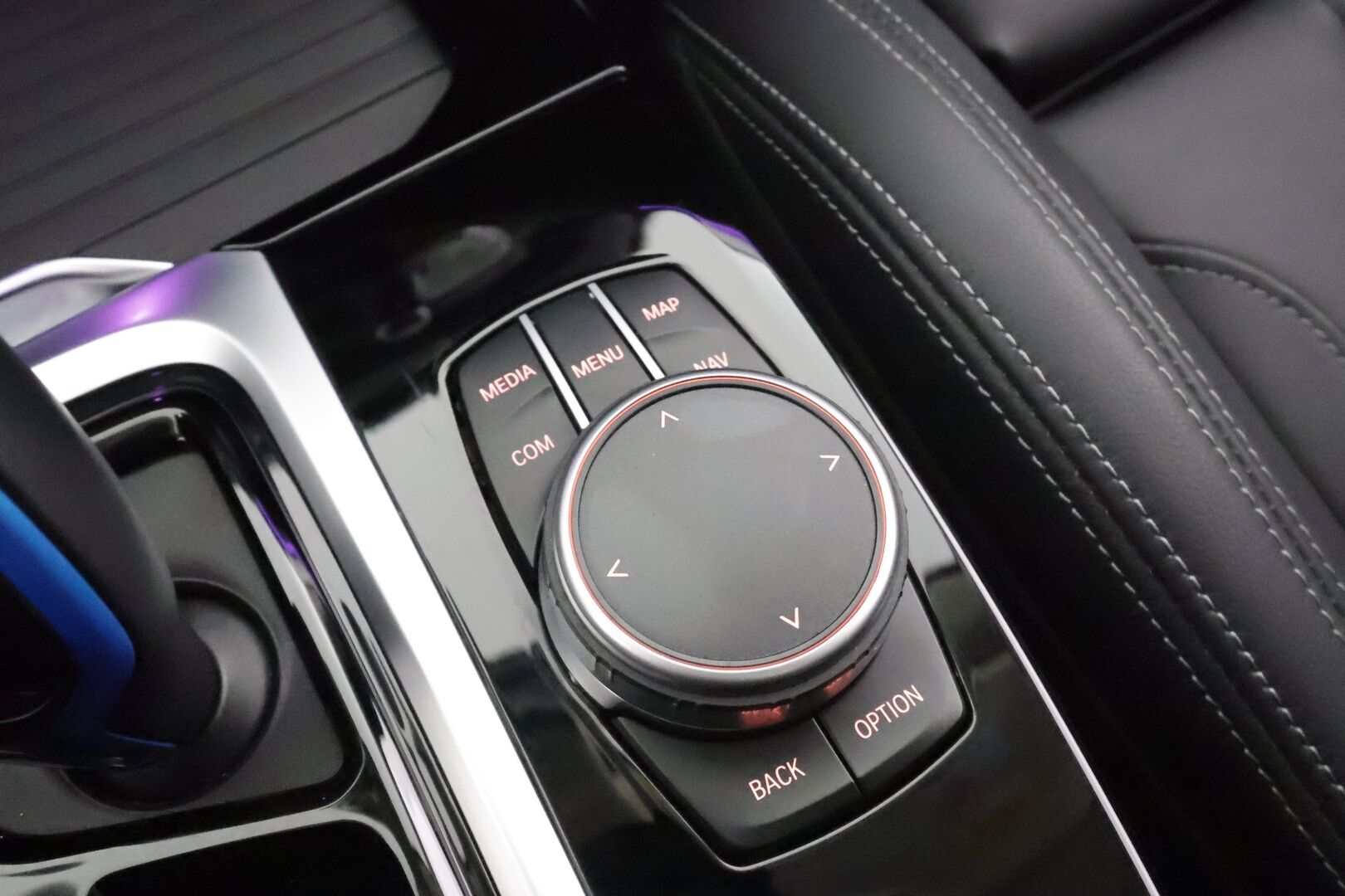 BMW iX3 2021 G08 Charged Plus * ACC / HUD / 360° / H&K / Koukku / Adapt.LED / Panorama / Muistipenkki / Comfort Access / Sporttinahat * - Suomi-auto / Akku kuntotarkastettu SoH 94,4% / Kahdet renkaat aluvanteilla / Huippuvarusteet