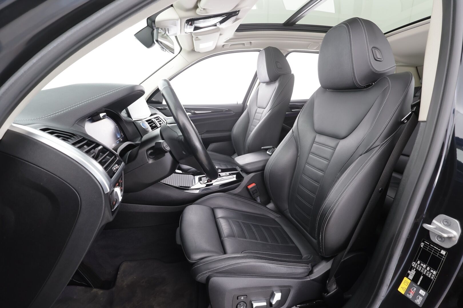 BMW iX3 2021 G08 Charged Plus * ACC / HUD / 360° / H&K / Koukku / Adapt.LED / Panorama / Muistipenkki / Comfort Access / Sporttinahat * - Suomi-auto / Akku kuntotarkastettu SoH 94,4% / Kahdet renkaat aluvanteilla / Huippuvarusteet