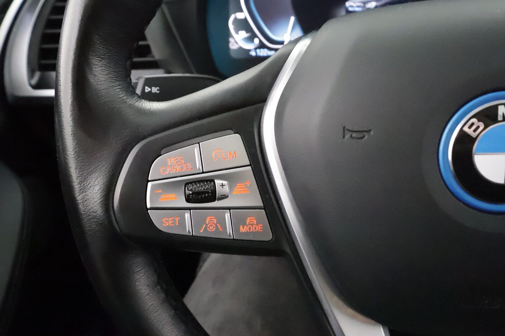 BMW iX3 2021 G08 Charged Plus * ACC / HUD / 360° / H&K / Koukku / Adapt.LED / Panorama / Muistipenkki / Comfort Access / Sporttinahat * - Suomi-auto / Akku kuntotarkastettu SoH 94,4% / Kahdet renkaat aluvanteilla / Huippuvarusteet