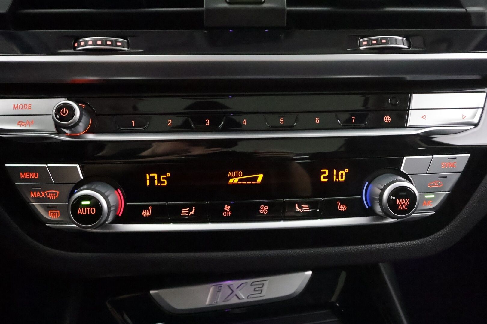 BMW iX3 2021 G08 Charged Plus * ACC / HUD / 360° / H&K / Koukku / Adapt.LED / Panorama / Muistipenkki / Comfort Access / Sporttinahat * - Suomi-auto / Kahdet renkaat aluvanteilla / Huippuvarusteet