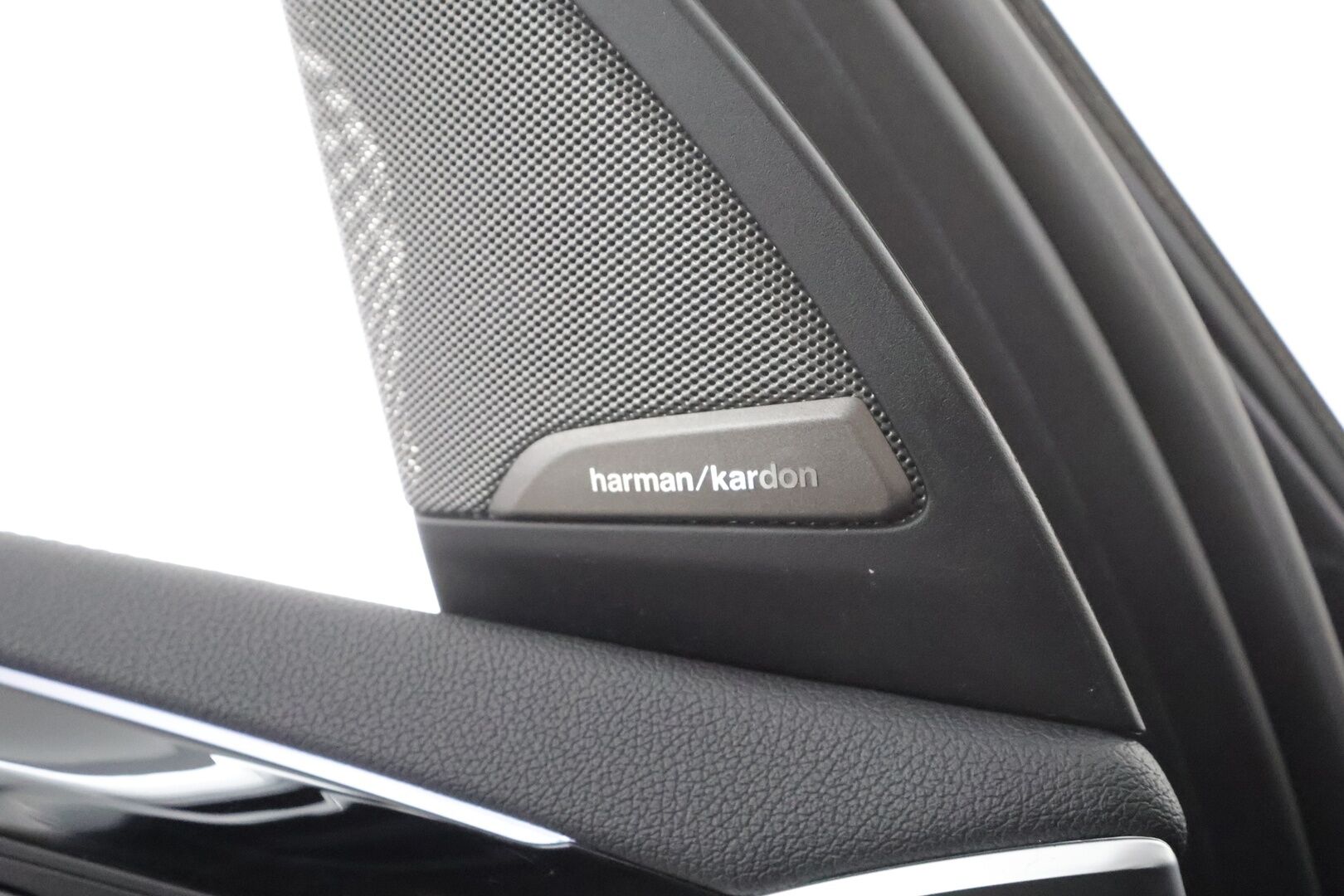 BMW iX3 2021 G08 Charged Plus * ACC / HUD / 360° / H&K / Koukku / Adapt.LED / Panorama / Muistipenkki / Comfort Access / Sporttinahat * - Suomi-auto / Kahdet renkaat aluvanteilla / Huippuvarusteet