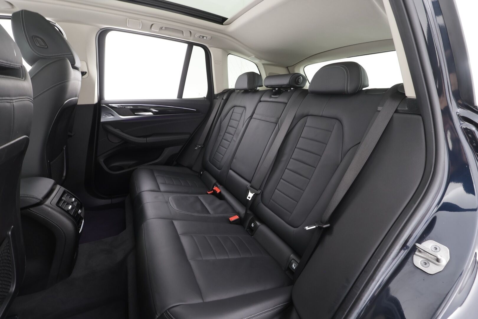 BMW iX3 2021 G08 Charged Plus * ACC / HUD / 360° / H&K / Koukku / Adapt.LED / Panorama / Muistipenkki / Comfort Access / Sporttinahat * - Suomi-auto / Kahdet renkaat aluvanteilla / Huippuvarusteet