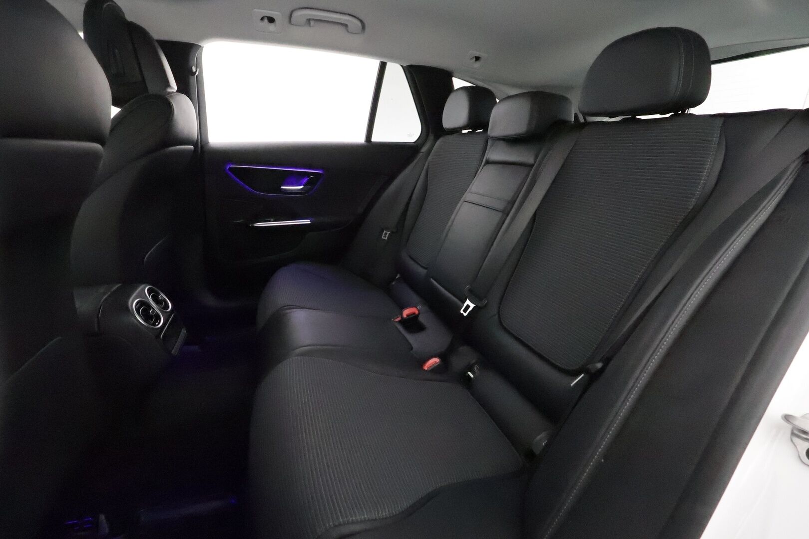 MERCEDES-BENZ C 2022 300 e T A Business Avantgarde **Adapt.Vakkari / LED-High Performance / P.kamera / Comfort Penkit / Navi / Kaistavahti** - 3,99 % KORKOTARJOUS TÄHÄN AUTOON - 2x Latauskaapelit / Kahdet Renkaat