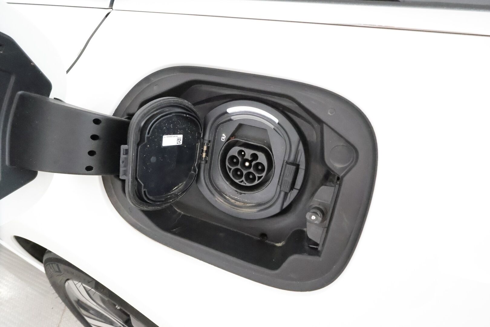 MERCEDES-BENZ C 2022 300 e T A Business Avantgarde **Adapt.Vakkari / LED-High Performance / P.kamera / Comfort Penkit / Navi / Kaistavahti** - 3,99 % KORKOTARJOUS TÄHÄN AUTOON - 2x Latauskaapelit / Kahdet Renkaat