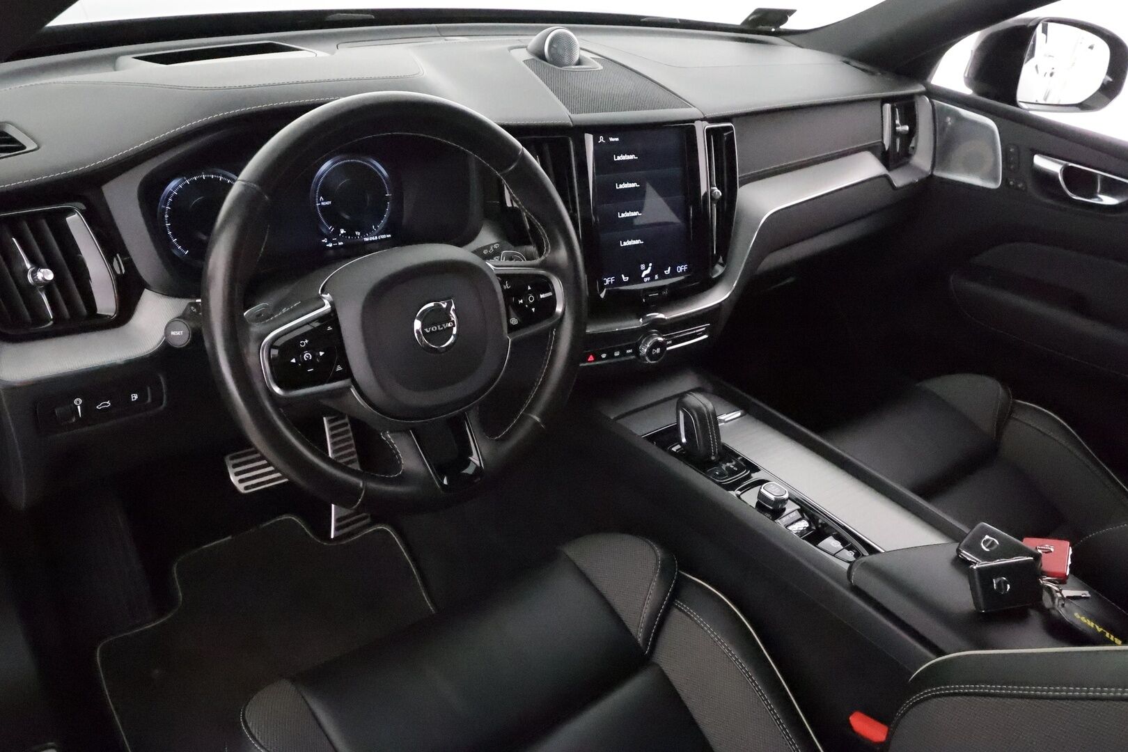 Volvo XC60 2020 T8 TwE AWD Business Polestar aut *ACC / HUD / Panorama / B&W / 360° / Muistipenkit / Full LED / Webasto / Koukku* - Kahdet renkaat aluvanteilla
