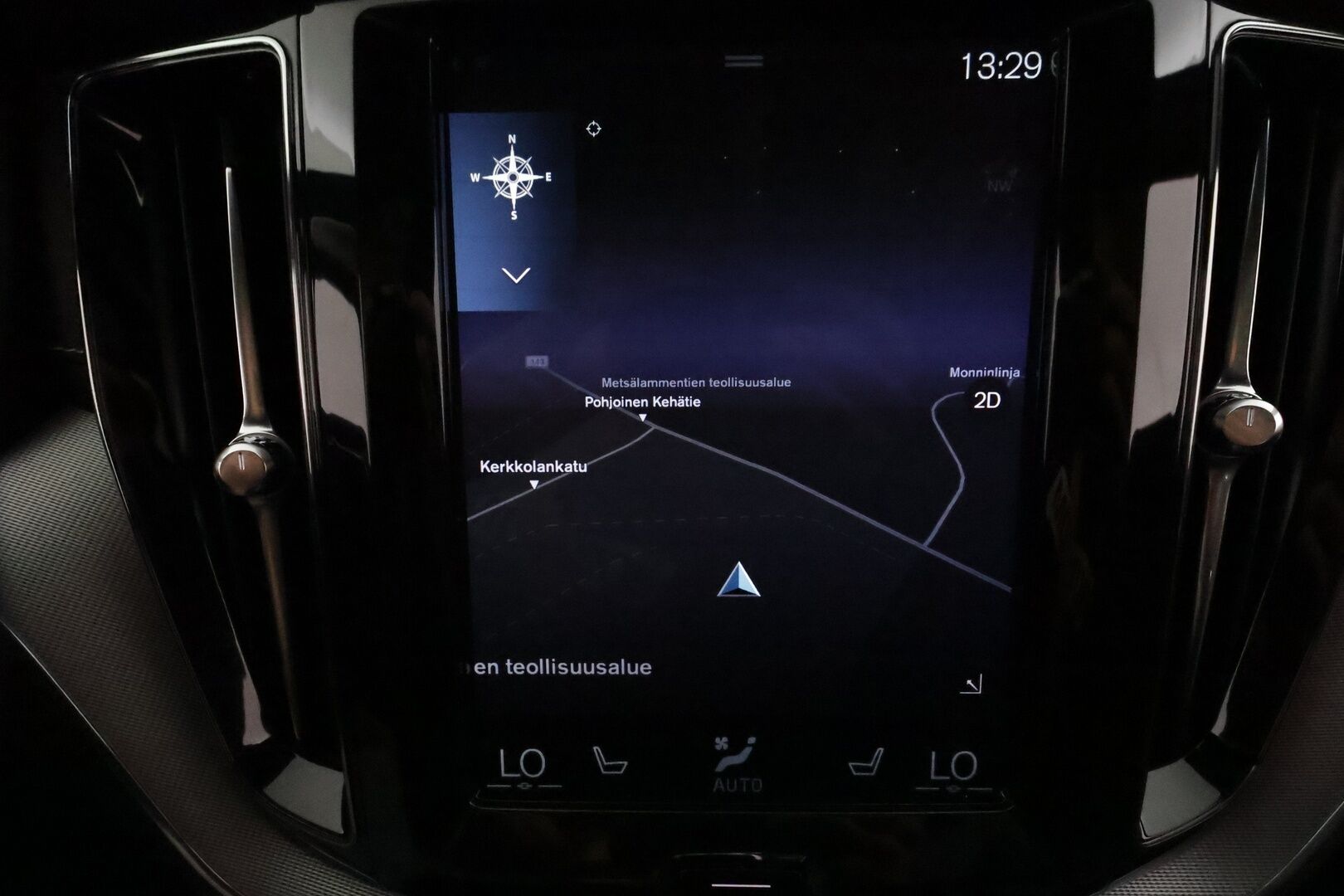 Volvo XC60 2020 T8 TwE AWD Business Polestar aut *ACC / HUD / Panorama / B&W / 360° / Muistipenkit / Full LED / Webasto / Koukku* - Kahdet renkaat aluvanteilla
