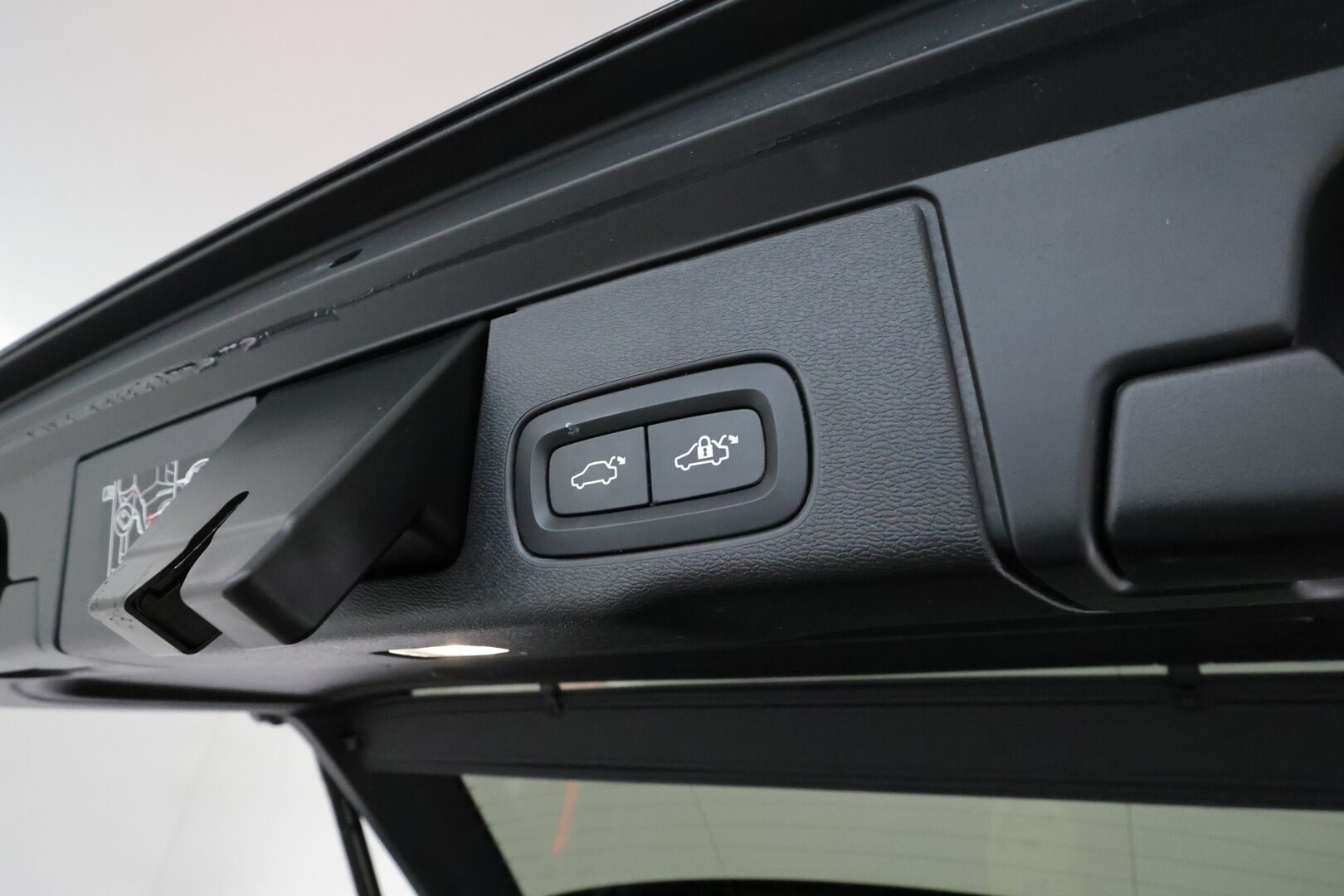 Volvo XC60 2020 T8 TwE AWD Business Polestar aut * Webasto / Bower&Wilkins / Adapt.Vakkari / Panorama / Koukku / HUD / Supervarusteet! - Kahdet renkaat aluvanteilla / Harvoin tarjolla!