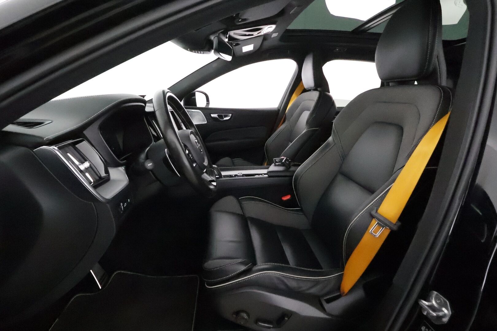 Volvo XC60 2020 T8 TwE AWD Business Polestar aut * Webasto / Bower&Wilkins / Adapt.Vakkari / Panorama / Koukku / HUD / Supervarusteet! - Kahdet renkaat aluvanteilla / Harvoin tarjolla!