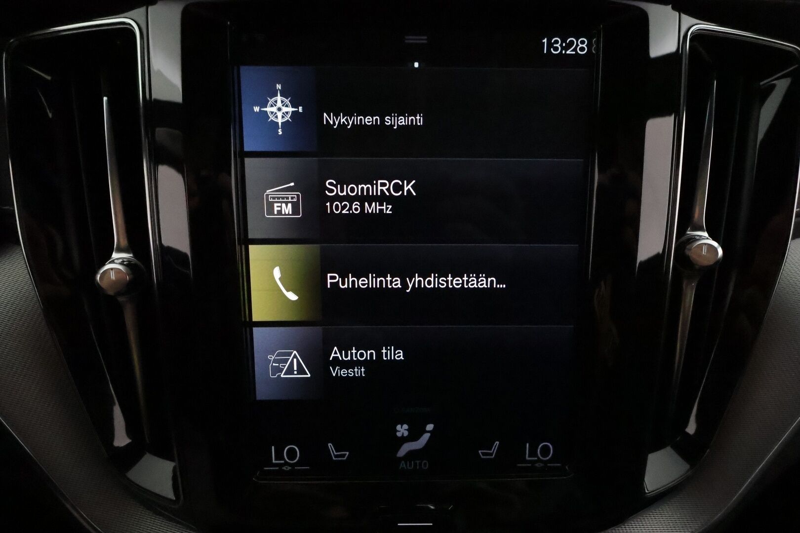 Volvo XC60 2020 T8 TwE AWD Business Polestar aut *ACC / HUD / Panorama / B&W / 360° / Muistipenkit / Full LED / Webasto / Koukku* - Kahdet renkaat aluvanteilla