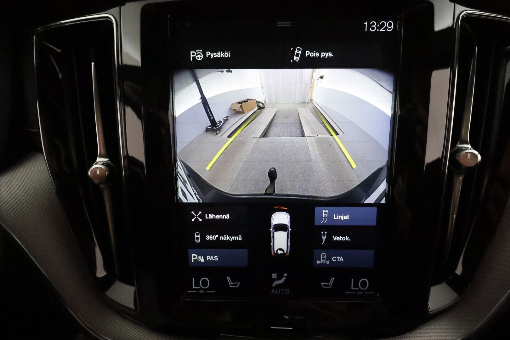 Volvo XC60 2020 T8 TwE AWD Business Polestar aut *ACC / HUD / Panorama / B&W / 360° / Muistipenkit / Full LED / Webasto / Koukku* - Kahdet renkaat aluvanteilla