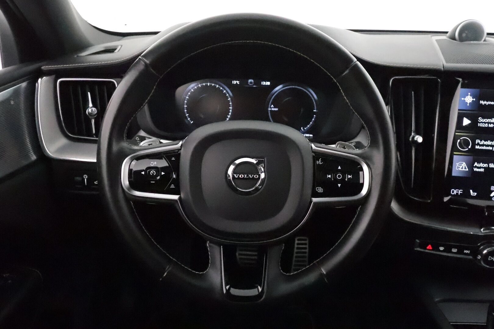 Volvo XC60 2020 T8 TwE AWD Business Polestar aut *ACC / HUD / Panorama / B&W / 360° / Muistipenkit / Full LED / Webasto / Koukku* - Kahdet renkaat aluvanteilla