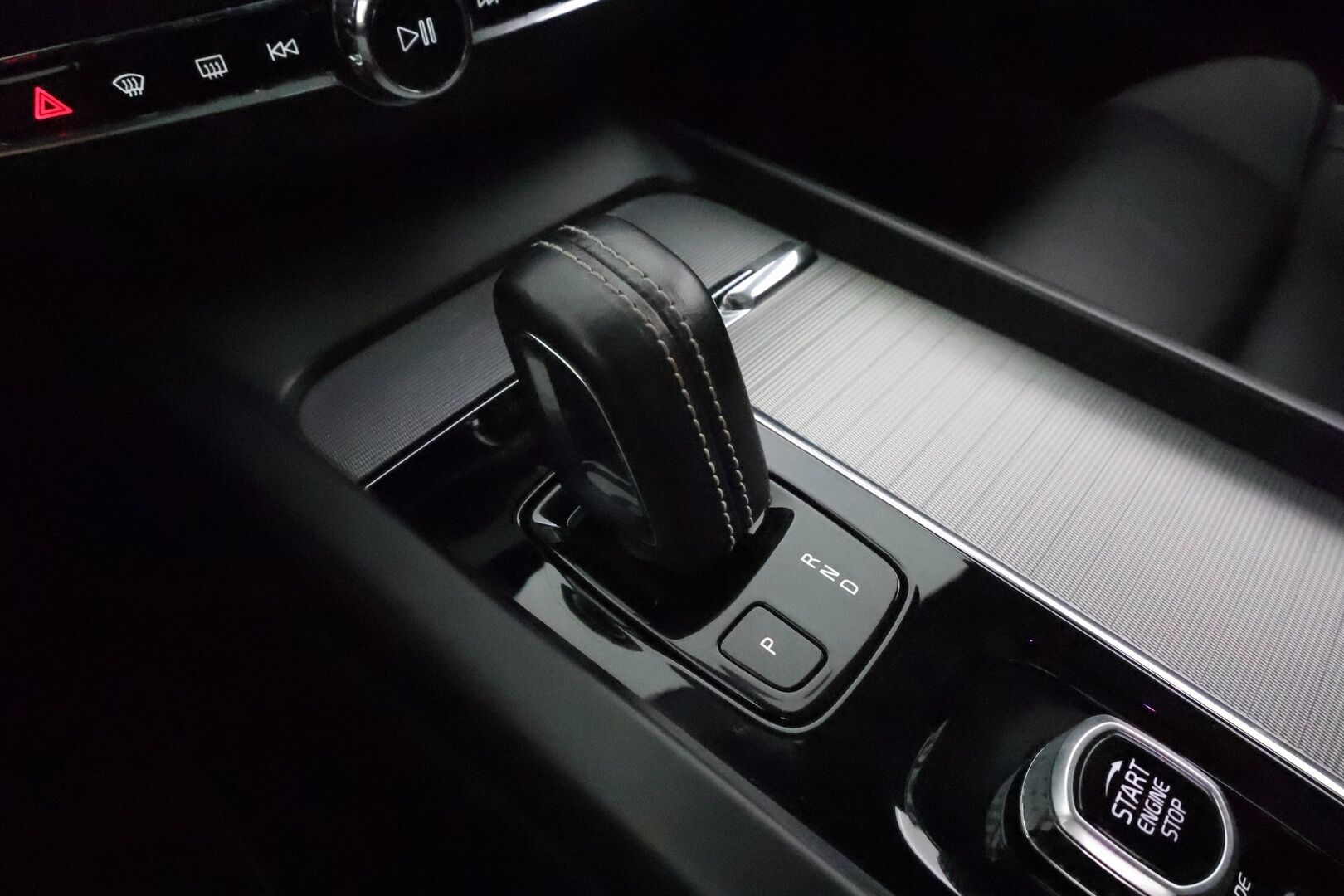 Volvo XC60 2020 T8 TwE AWD Business Polestar aut *ACC / HUD / Panorama / B&W / 360° / Muistipenkit / Full LED / Webasto / Koukku* - Kahdet renkaat aluvanteilla