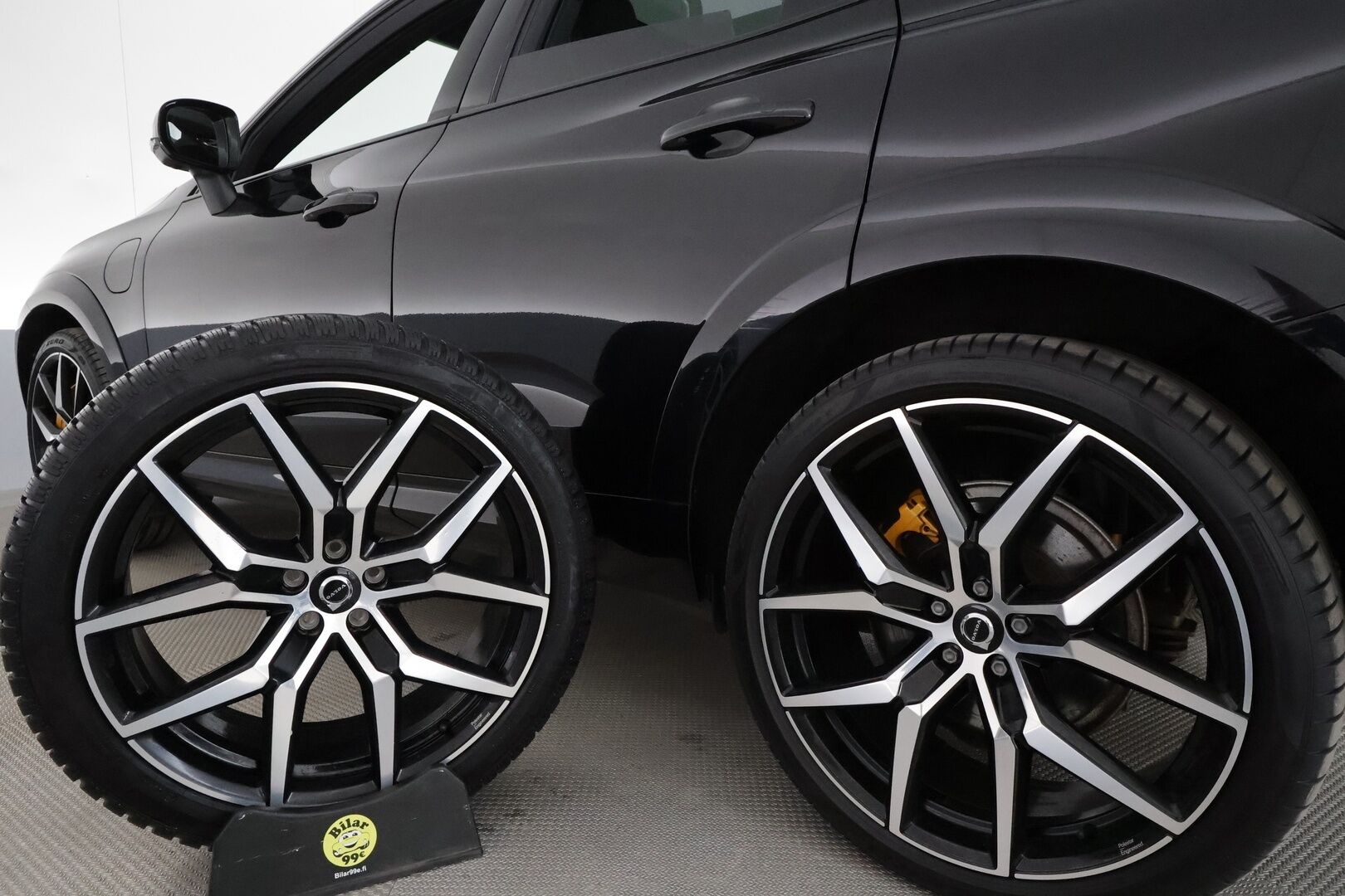 Volvo XC60 2020 T8 TwE AWD Business Polestar aut *ACC / HUD / Panorama / B&W / 360° / Muistipenkit / Full LED / Webasto / Koukku* - Kahdet renkaat aluvanteilla