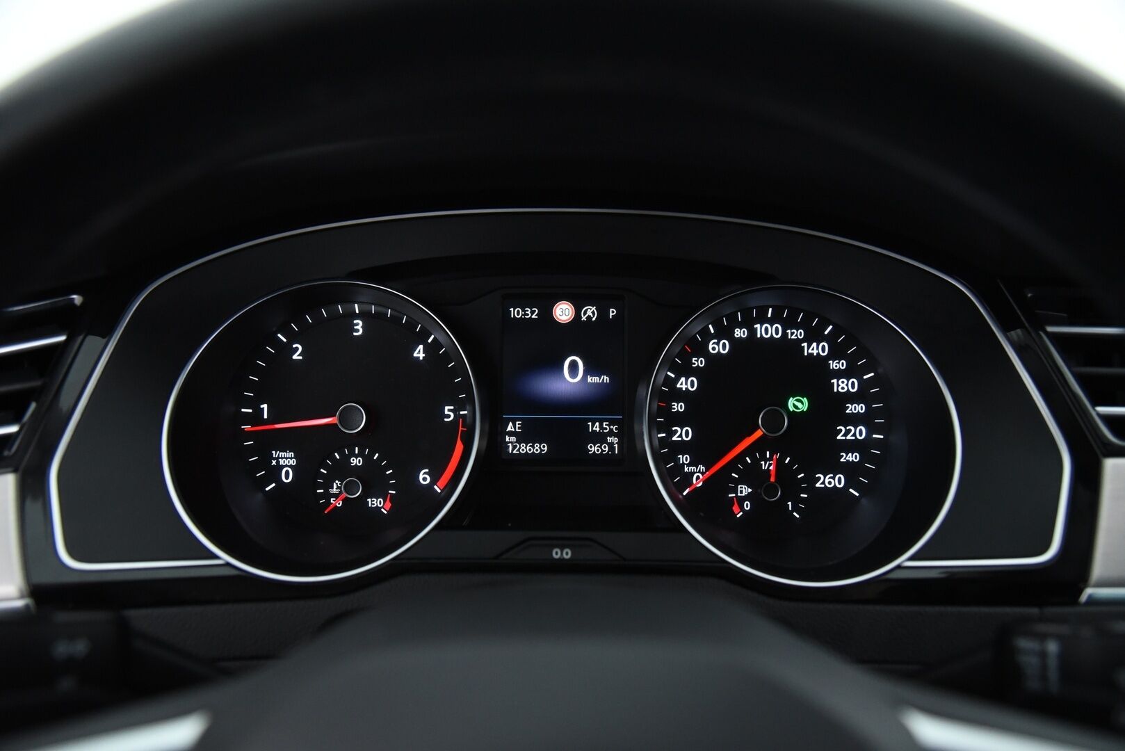 Volkswagen Passat 2020 Variant R-Line 2,0 TDI SCR 140 kW 4MOTION DSG-automaatti / Webasto / Adapt.vakkari / Koukku / Kaistanpitoavustin / P.kamera - Hihna vaihdettu 12/25 / 2x Alumiinivanteet !