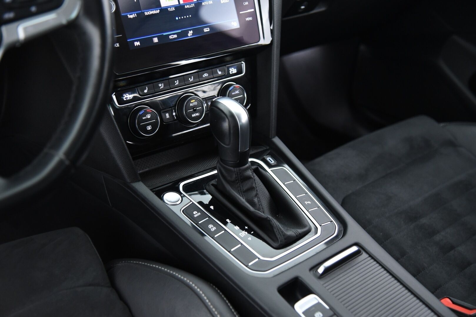 Volkswagen Passat 2020 Variant R-Line 2,0 TDI SCR 140 kW 4MOTION DSG-automaatti / Webasto / Adapt.vakkari / Koukku / Kaistanpitoavustin / P.kamera - Hihna vaihdettu 12/25 / 2x Alumiinivanteet !