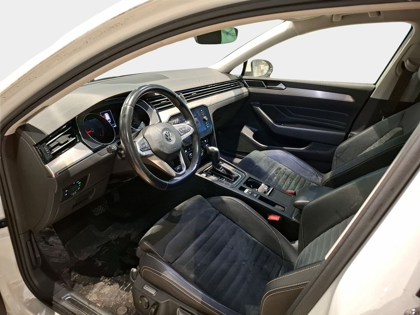 Volkswagen Passat 2020 Variant R-Line 2,0 TDI SCR 176 kW 4MOTION DSG-automaatti / Webasto / Adapt.vakkari / Koukku / Kaistavahti / P.kamera - Hihna tehty / 2x Alumiinivanteet / Tulossa myyntiin! - HULLUT BLACKWEEK JATKOT - KORKOTARJOUS 2,49%