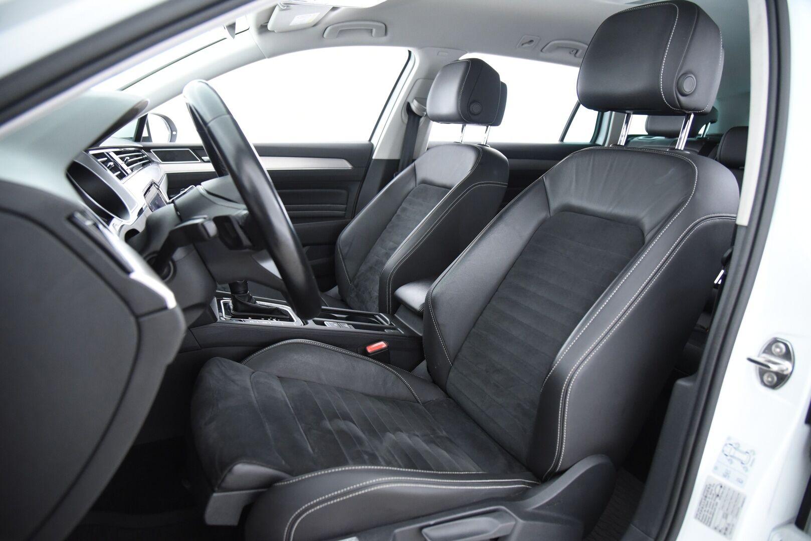 Volkswagen Passat 2020 Variant R-Line 2,0 TDI SCR 140 kW 4MOTION DSG-automaatti / Webasto / Adapt.vakkari / Koukku / Kaistanpitoavustin / P.kamera - Hihna vaihdettu 12/25 / 2x Alumiinivanteet !