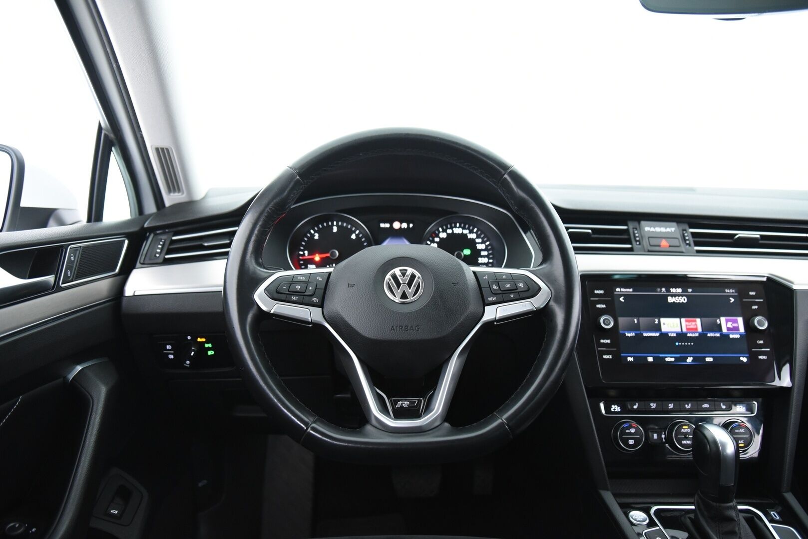 Volkswagen Passat 2020 Variant R-Line 2,0 TDI SCR 140 kW 4MOTION DSG-automaatti / Webasto / Adapt.vakkari / Koukku / Kaistanpitoavustin / P.kamera - Hihna vaihdettu 12/25 / 2x Alumiinivanteet !