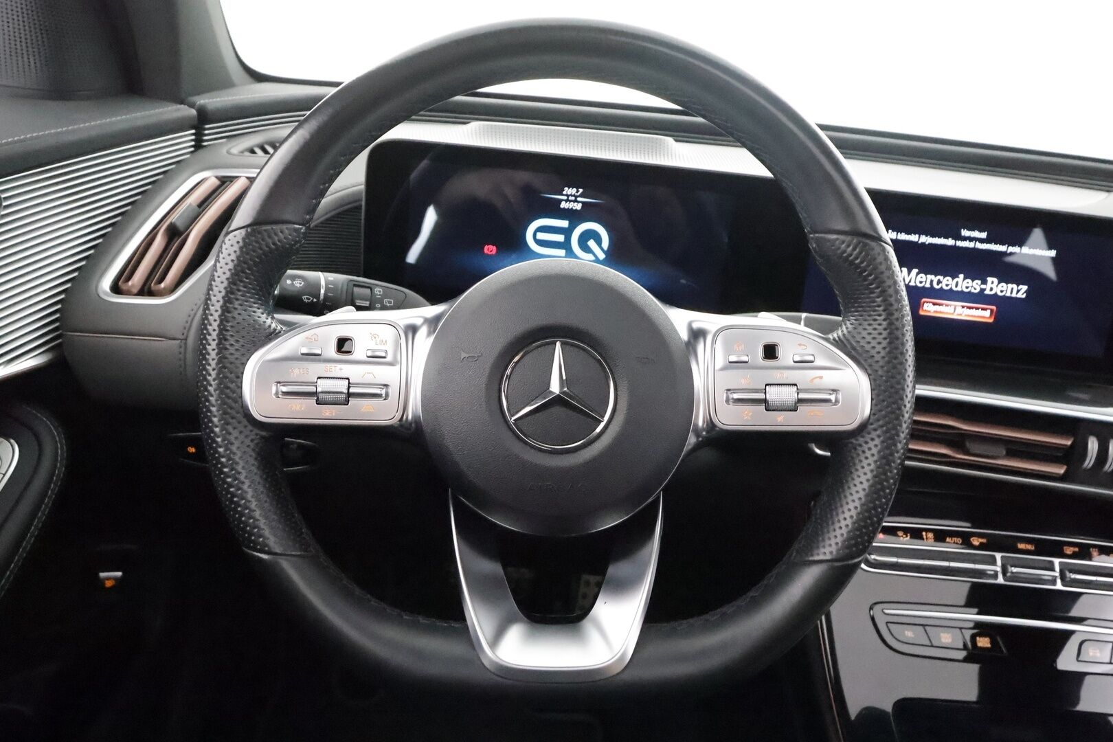 Mercedes-Benz EQC 2022 400 4MATIC Business AMG - | Distronic+ | Lisälämmitin | Multibeam LED | Lasikattoluukku | Widescreen | HUD | Muistipenkit | Keyless | Apple&Android | Kahdet Renkaat |