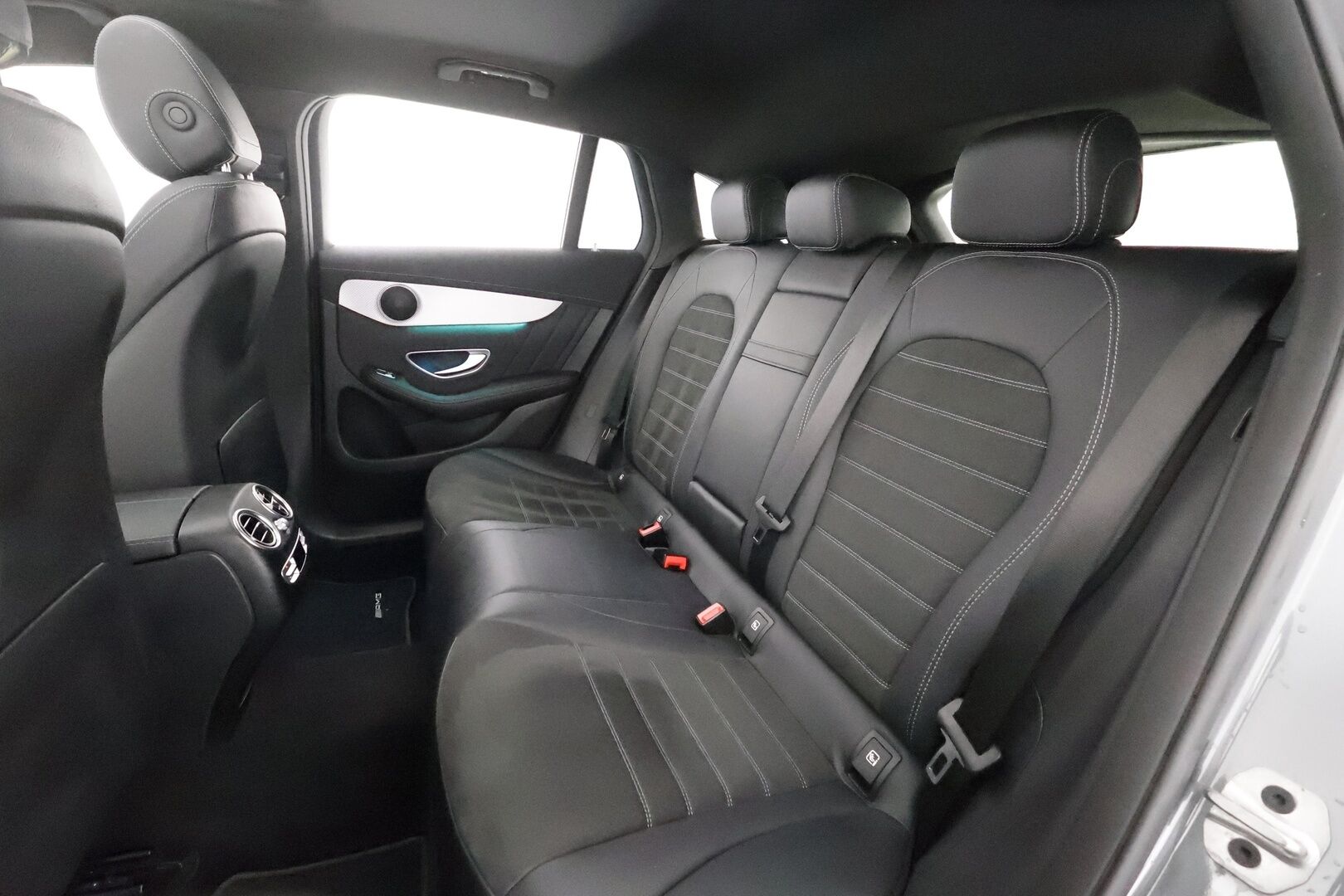 Mercedes-Benz EQC 2022 400 4MATIC Business AMG - | Distronic+ | Lisälämmitin | Multibeam LED | Lasikattoluukku | Widescreen | HUD | Muistipenkit | Keyless | Apple&Android | Kahdet Renkaat |