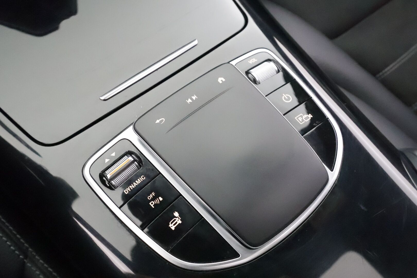 Mercedes-Benz EQC 2022 400 4MATIC Business AMG - | Distronic+ | Lisälämmitin | Multibeam LED | Lasikattoluukku | Widescreen | HUD | Muistipenkit | Keyless | Apple&Android | Kahdet Renkaat |