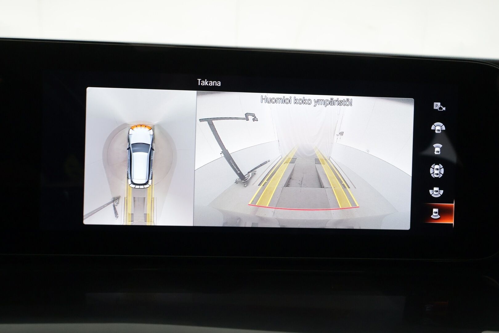 Mercedes-Benz EQC 2022 400 4MATIC Business AMG - | Distronic+ | Lisälämmitin | Multibeam LED | Lasikattoluukku | Widescreen | HUD | Muistipenkit | Keyless | Apple&Android | Kahdet Renkaat |
