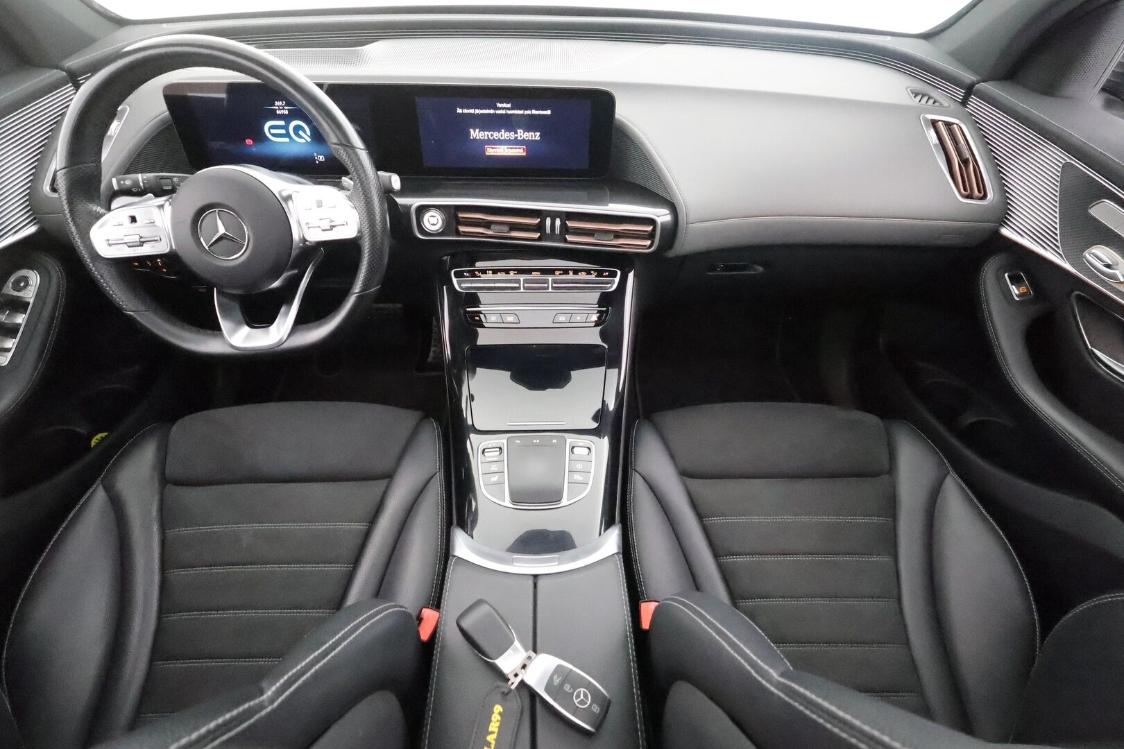 Mercedes-Benz EQC 2022 400 4MATIC Business AMG - | Distronic+ | Lisälämmitin | Multibeam LED | Lasikattoluukku | Widescreen | HUD | Muistipenkit | Keyless | Apple&Android | Kahdet Renkaat |