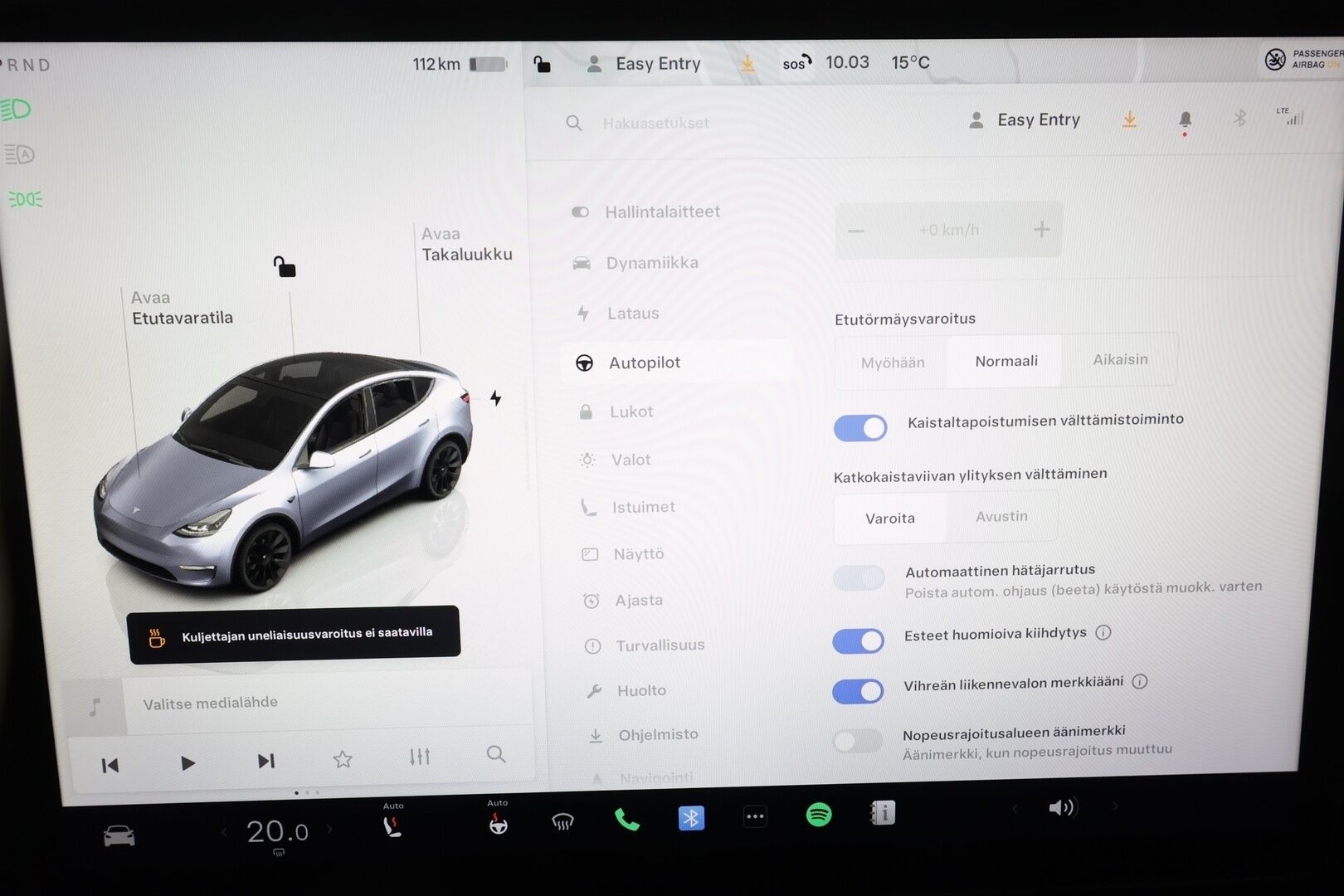 Tesla Model Y 2025 Long Range AWD **Koukku / Matrix LED / Autopilot / Lasikatto / P.kamera / Premium Audio** - 3,99 % KORKOTARJOUS TÄHÄN AUTOON - Quicksilver metalliväri / 1-om. Suomi-auto / Kahdet renkaat vanteilla