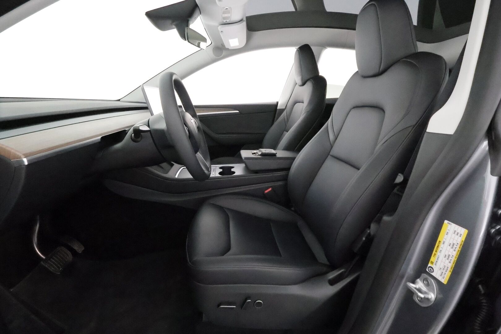 Tesla Model Y 2025 Long Range AWD **Koukku / Matrix LED / Autopilot / Lasikatto / P.kamera / Premium Audio** - 3,99 % KORKOTARJOUS TÄHÄN AUTOON - Quicksilver metalliväri / 1-om. Suomi-auto / Kahdet renkaat vanteilla