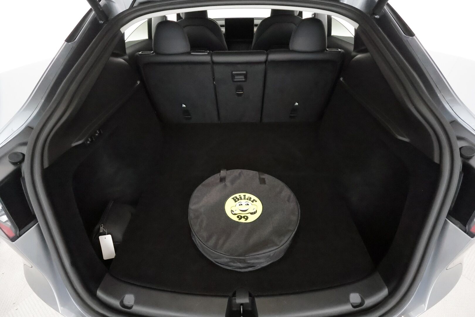 Tesla Model Y 2025 Long Range AWD **Koukku / Matrix LED / Autopilot / Lasikatto / P.kamera / Premium Audio** - 3,99 % KORKOTARJOUS TÄHÄN AUTOON - Quicksilver metalliväri / 1-om. Suomi-auto / Kahdet renkaat vanteilla