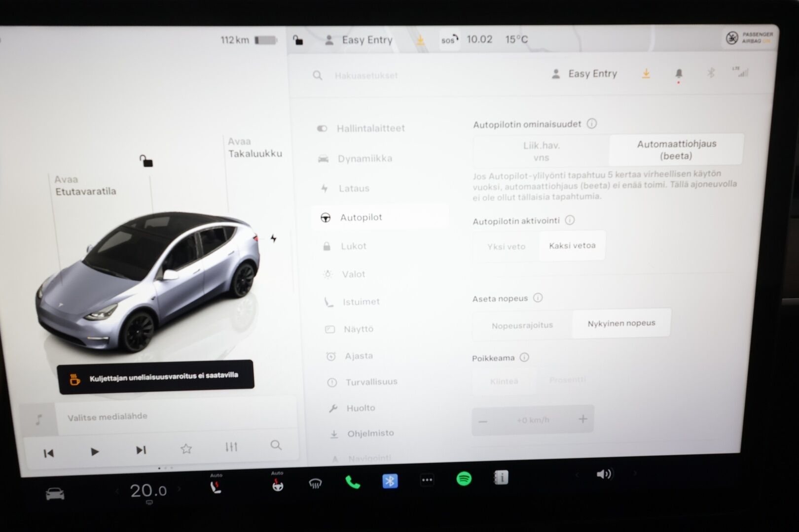 Tesla Model Y 2025 Long Range AWD **Koukku / Matrix LED / Autopilot / Lasikatto / P.kamera / Premium Audio** - 3,99 % KORKOTARJOUS TÄHÄN AUTOON - Quicksilver metalliväri / 1-om. Suomi-auto / Kahdet renkaat vanteilla