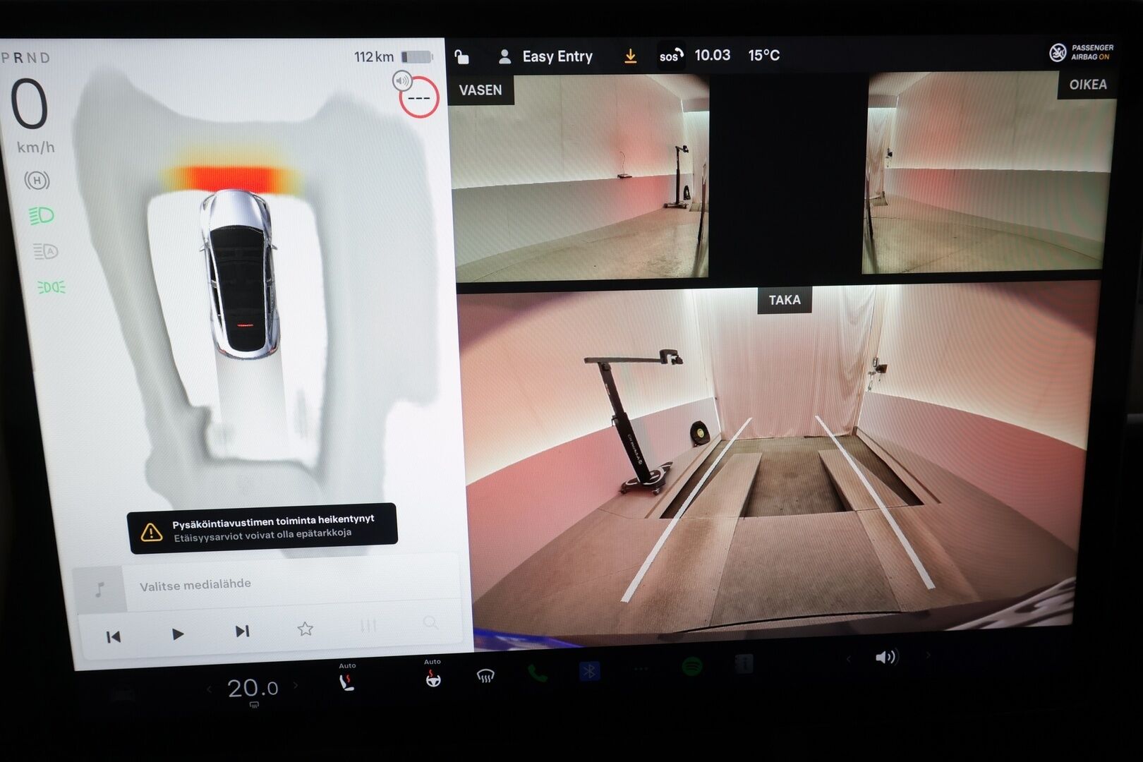 Tesla Model Y 2025 Long Range AWD **Koukku / Matrix LED / Autopilot / Lasikatto / P.kamera / Premium Audio** - 3,99 % KORKOTARJOUS TÄHÄN AUTOON - Quicksilver metalliväri / 1-om. Suomi-auto / Kahdet renkaat vanteilla