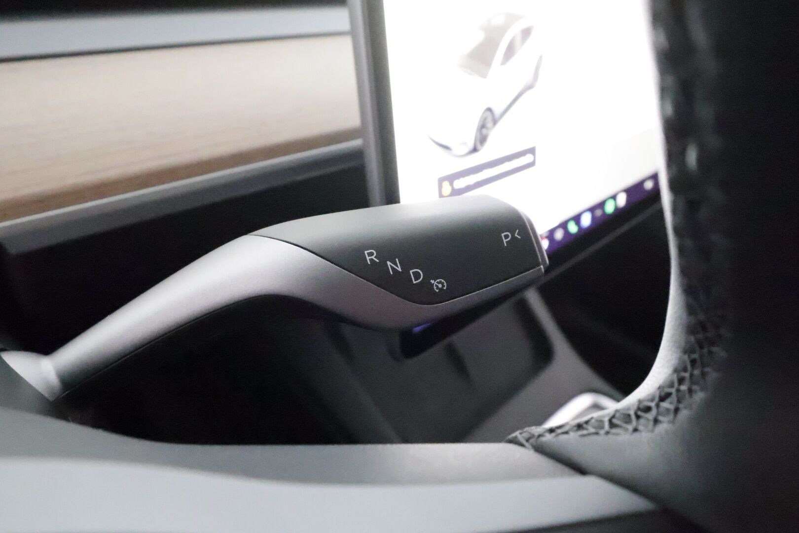 Tesla Model Y 2025 Long Range AWD **Koukku / Matrix LED / Autopilot / Lasikatto / P.kamera / Premium Audio** - 3,99 % KORKOTARJOUS TÄHÄN AUTOON - Quicksilver metalliväri / 1-om. Suomi-auto / Kahdet renkaat vanteilla