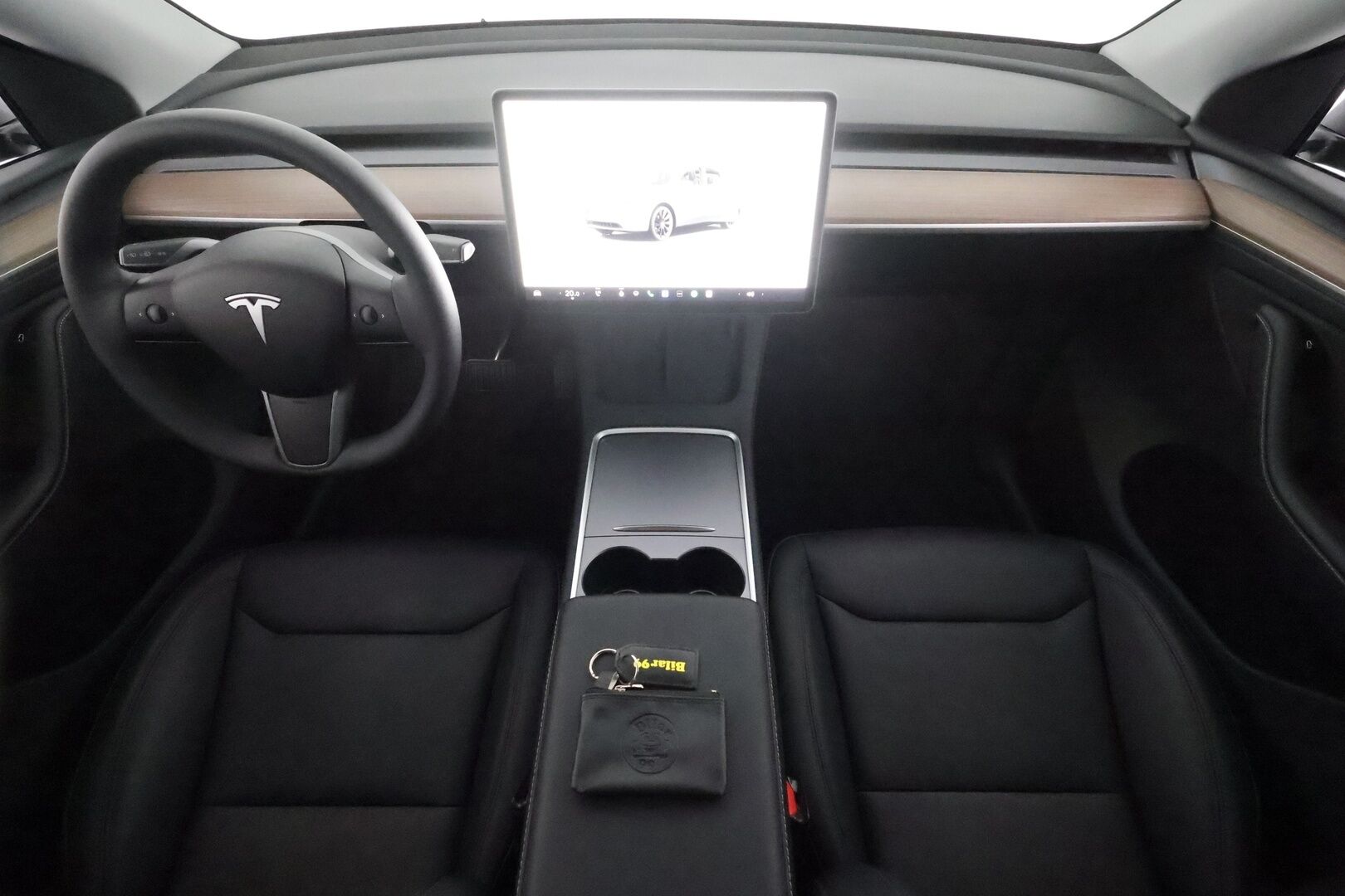 Tesla Model Y 2025 Long Range AWD **Koukku / Matrix LED / Autopilot / Lasikatto / P.kamera / Premium Audio** - 3,99 % KORKOTARJOUS TÄHÄN AUTOON - Quicksilver metalliväri / 1-om. Suomi-auto / Kahdet renkaat vanteilla
