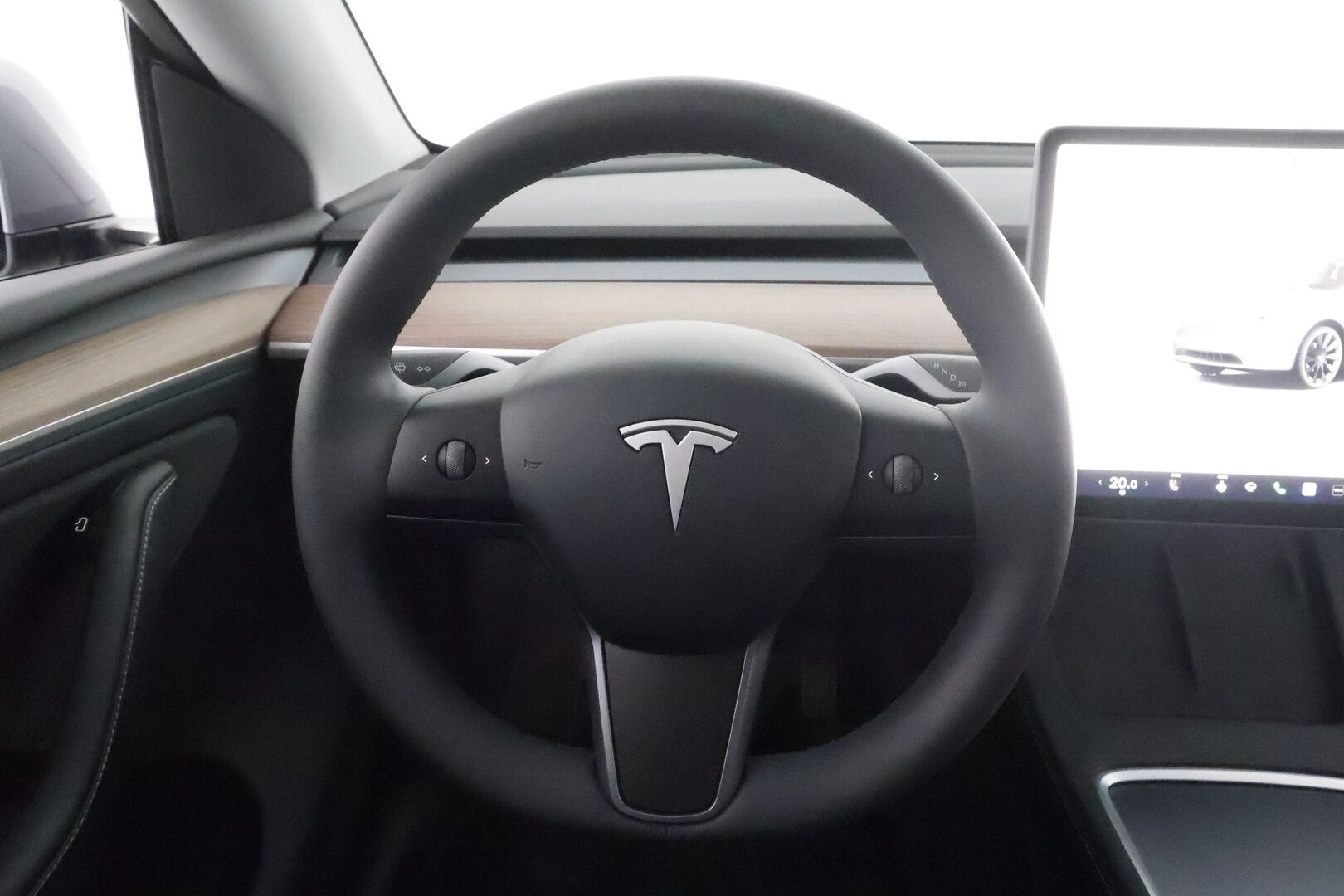 Tesla Model Y 2025 Long Range AWD **Koukku / Matrix LED / Autopilot / Lasikatto / P.kamera / Premium Audio** - 3,99 % KORKOTARJOUS TÄHÄN AUTOON - Quicksilver metalliväri / 1-om. Suomi-auto / Kahdet renkaat vanteilla