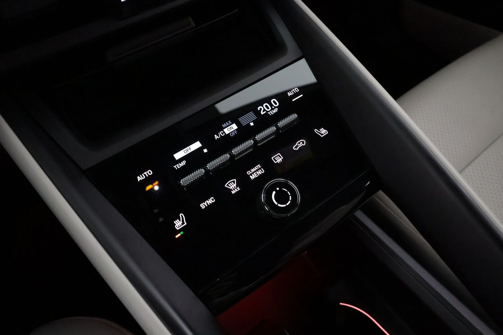 Porsche Macan 2024 4 * ACC / ILP / Bose / Koukku / PASM / Ratinlämmitin / Viihdenäyttö / Sähköpenkit / Vaaleat nahat * - 1.Om Suomi-auto / Kahdet renkaat aluvanteilla / Merkkihuollettu