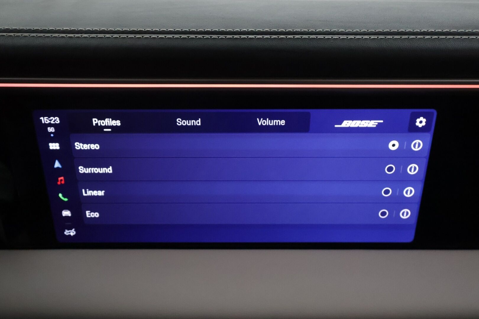 Porsche Macan 2024 4 * ACC / ILP / Bose / Koukku / PASM / Ratinlämmitin / Viihdenäyttö / Sähköpenkit / Vaaleat nahat * - 1.Om Suomi-auto / Kahdet renkaat aluvanteilla / Merkkihuollettu