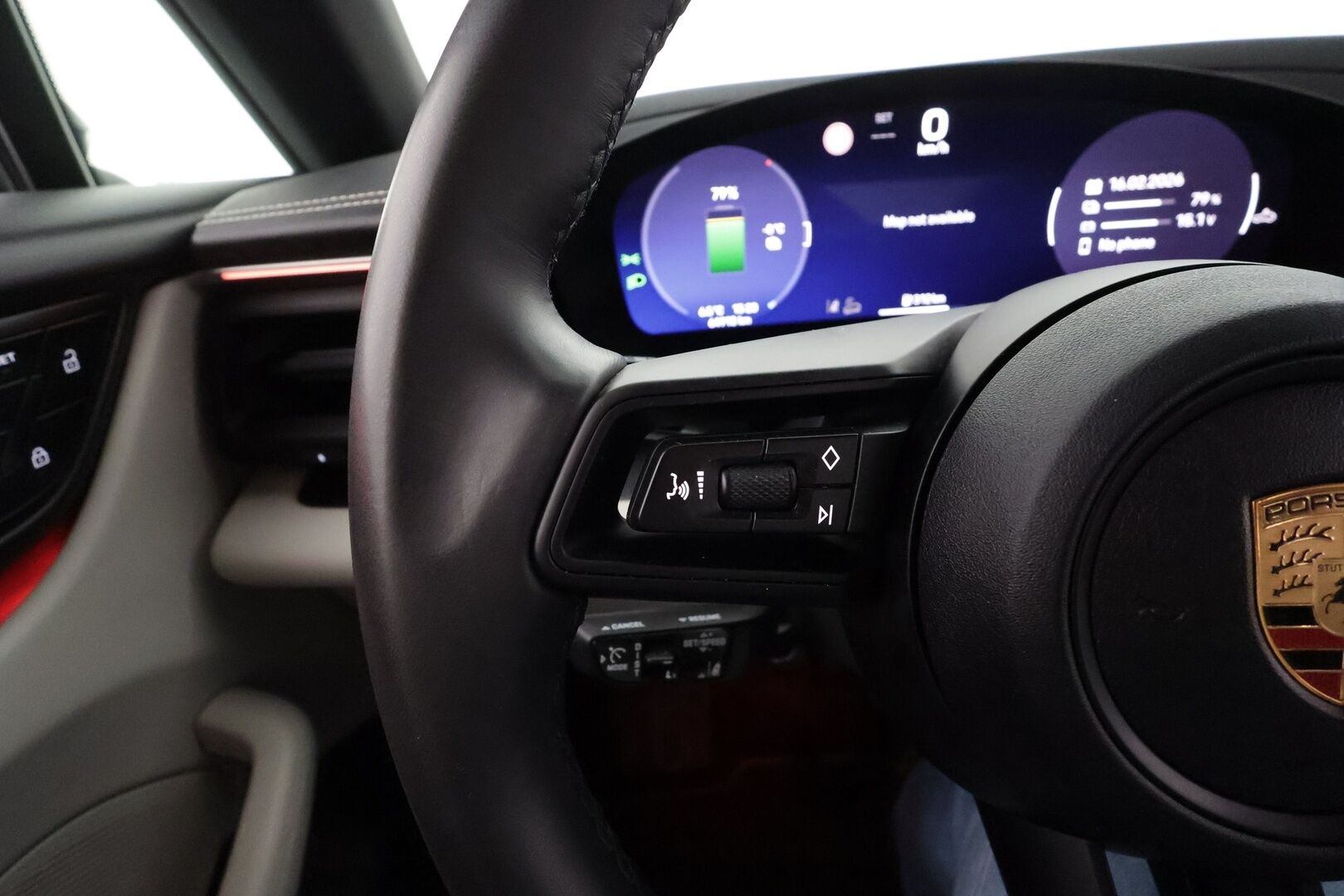 Porsche Macan 2024 4 * ACC / ILP / Bose / Koukku / PASM / Ratinlämmitin / Viihdenäyttö / Sähköpenkit / Vaaleat nahat * - 1.Om Suomi-auto / Kahdet renkaat aluvanteilla / Merkkihuollettu