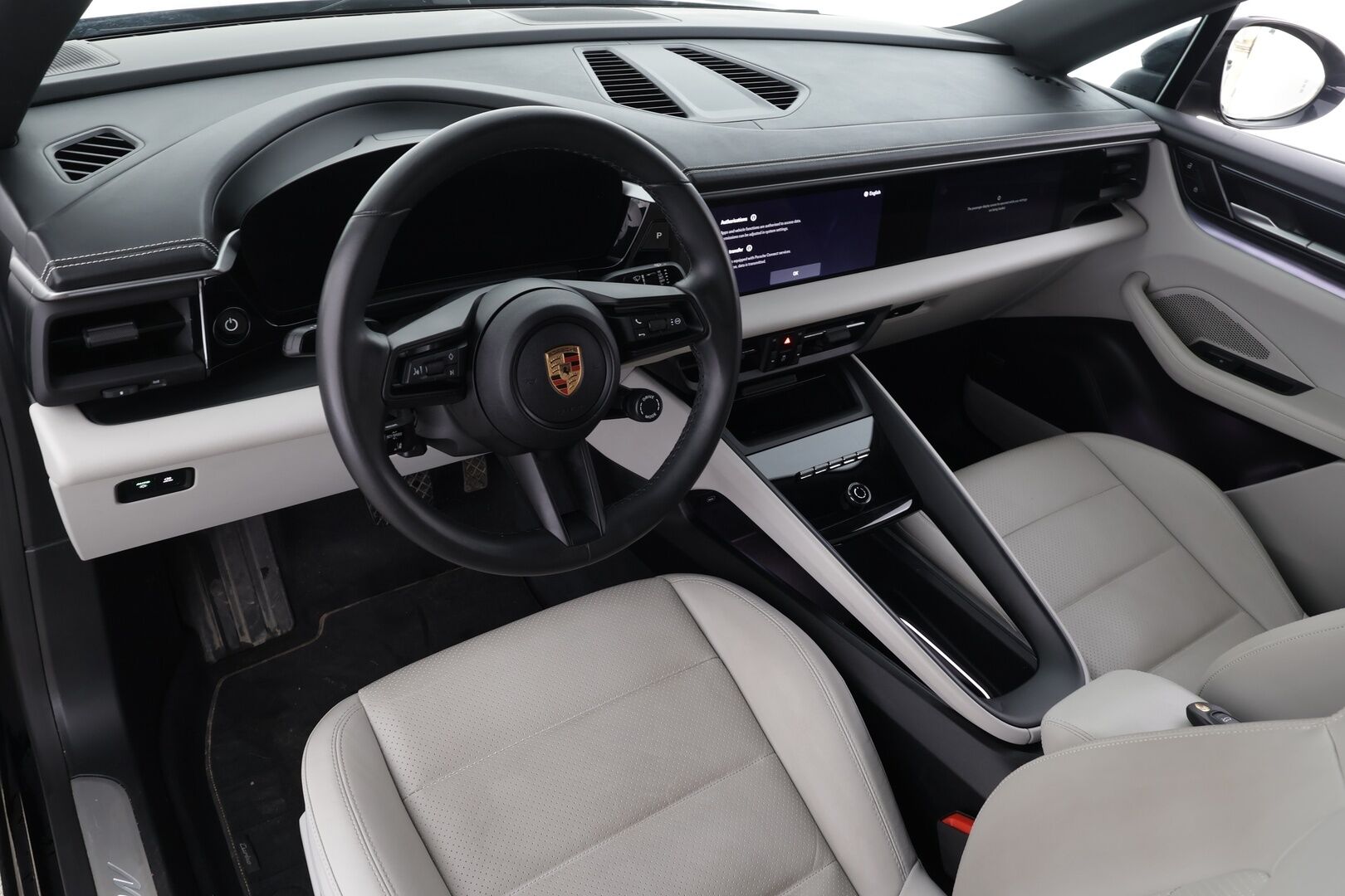 Porsche Macan 2024 4 * ACC / ILP / Bose / Koukku / PASM / Ratinlämmitin / Viihdenäyttö / Sähköpenkit / Vaaleat nahat * - 1.Om Suomi-auto / Kahdet renkaat aluvanteilla / Merkkihuollettu