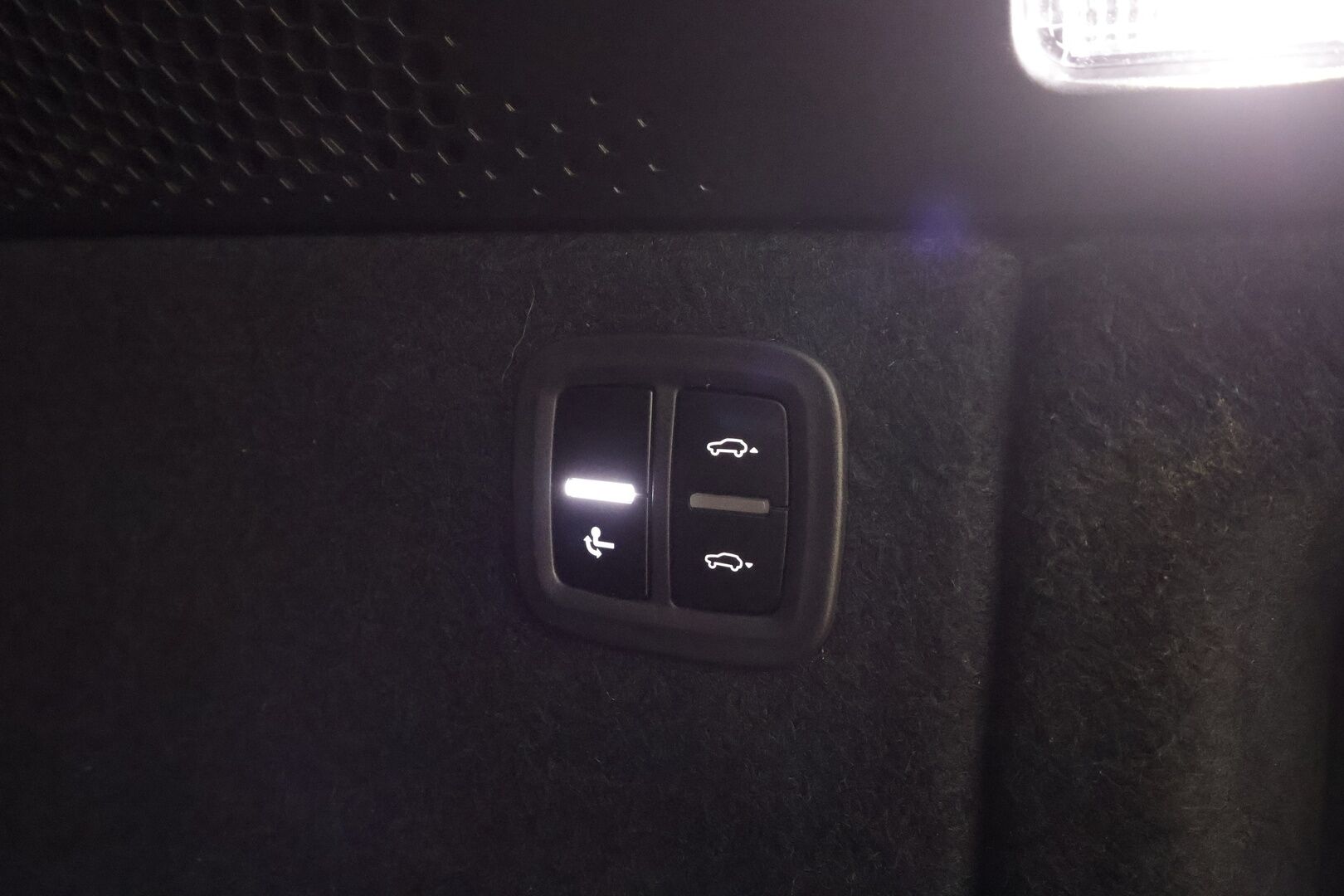 Porsche Macan 2024 4 * ACC / ILP / Bose / Koukku / PASM / Ratinlämmitin / Viihdenäyttö / Sähköpenkit / Vaaleat nahat * - 1.Om Suomi-auto / Kahdet renkaat aluvanteilla / Merkkihuollettu