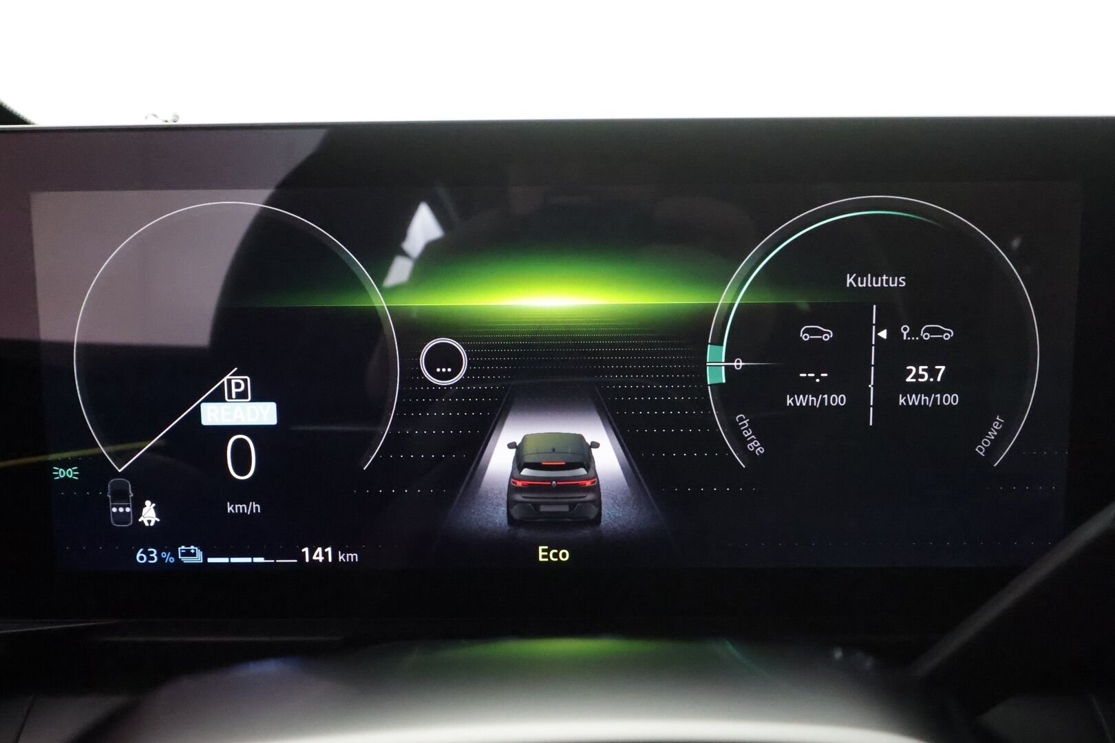 Renault Megane 2022 E-Tech electric 60kWh 220hv Techno * Koukku / ILP / Vakkari / LED / P.Kamera / Navi / Kaistavahti * - Kahdet renkaat aluvanteilla