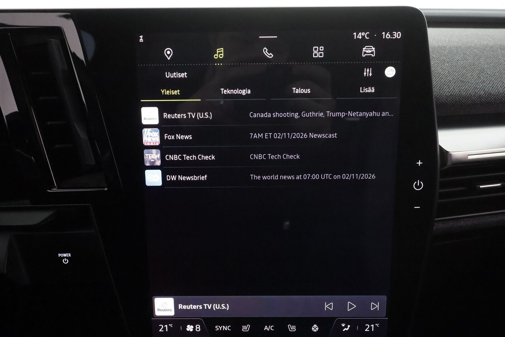 Renault Megane 2022 E-Tech electric 60kWh 220hv Techno * Koukku / ILP / Vakkari / LED / P.Kamera / Navi / Kaistavahti * - Kahdet renkaat aluvanteilla