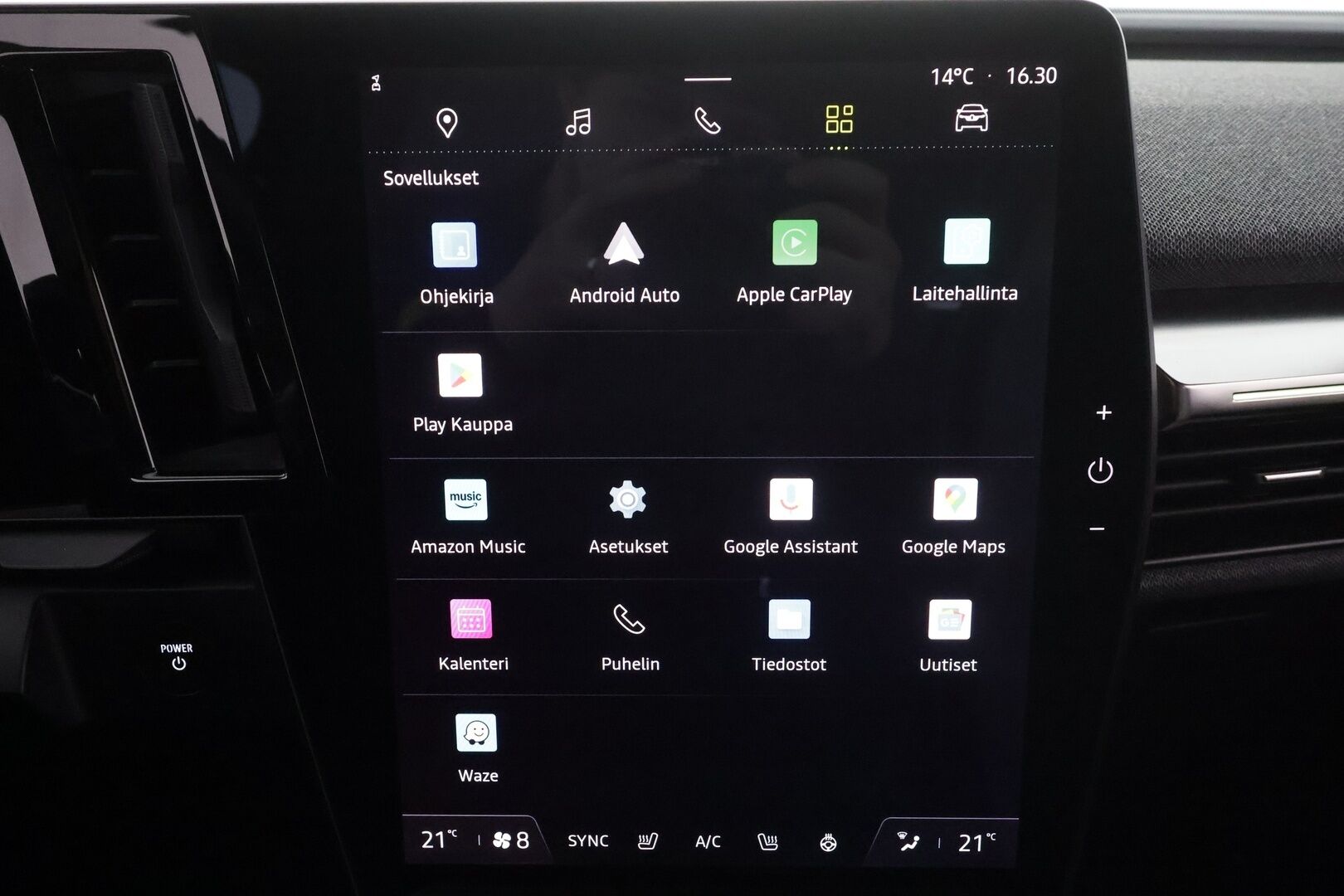 Renault Megane 2022 E-Tech electric 60kWh 220hv Techno * Koukku / ILP / Vakkari / LED / P.Kamera / Navi / Kaistavahti * - Kahdet renkaat aluvanteilla oem vanteilla / Soh. 95,7! / Siistikuntoinen