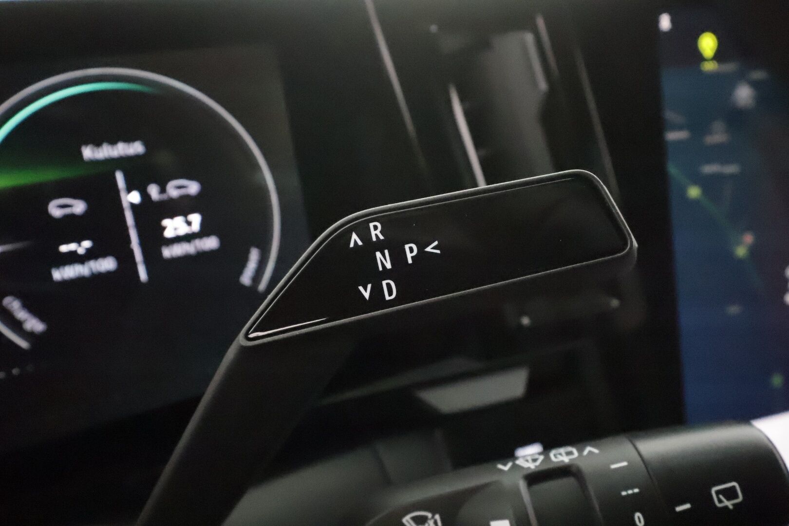 Renault Megane 2022 E-Tech electric 60kWh 220hv Techno * Koukku / ILP / Vakkari / LED / P.Kamera / Navi / Kaistavahti * - Kahdet renkaat aluvanteilla