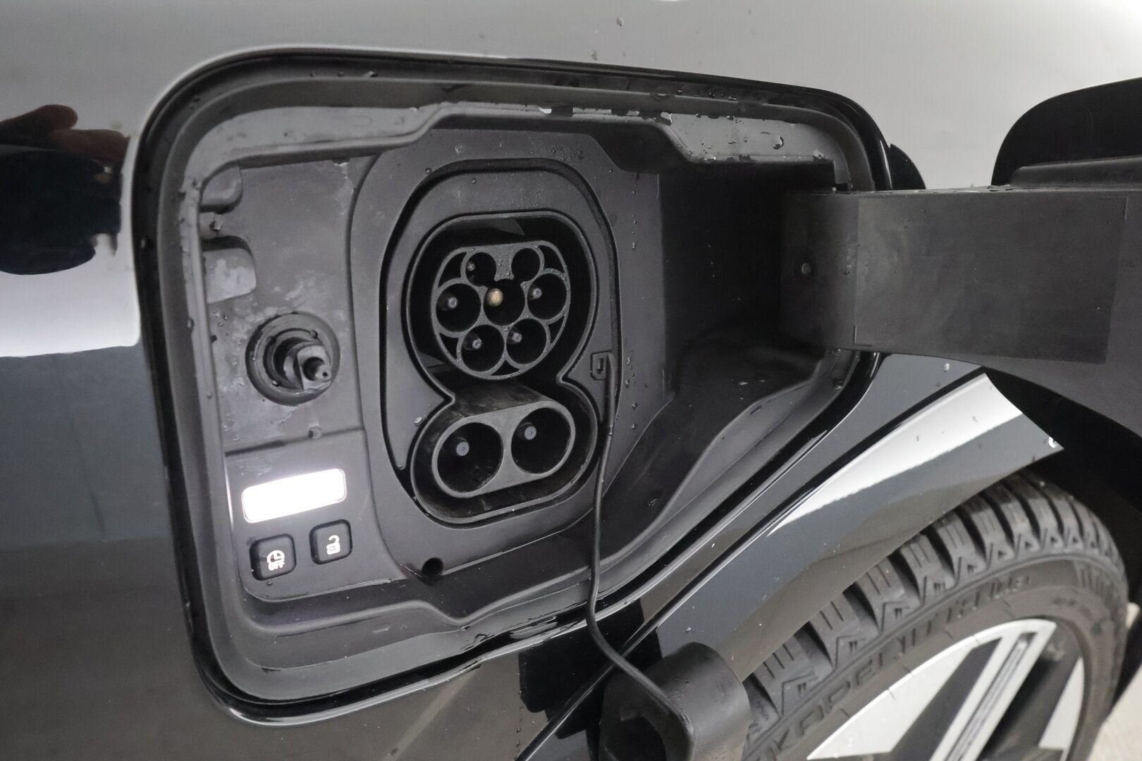 Renault Megane 2022 E-Tech electric 60kWh 220hv Techno * Koukku / ILP / Vakkari / LED / P.Kamera / Navi / Kaistavahti * - Kahdet renkaat aluvanteilla oem vanteilla / Soh. 95,7! / Siistikuntoinen