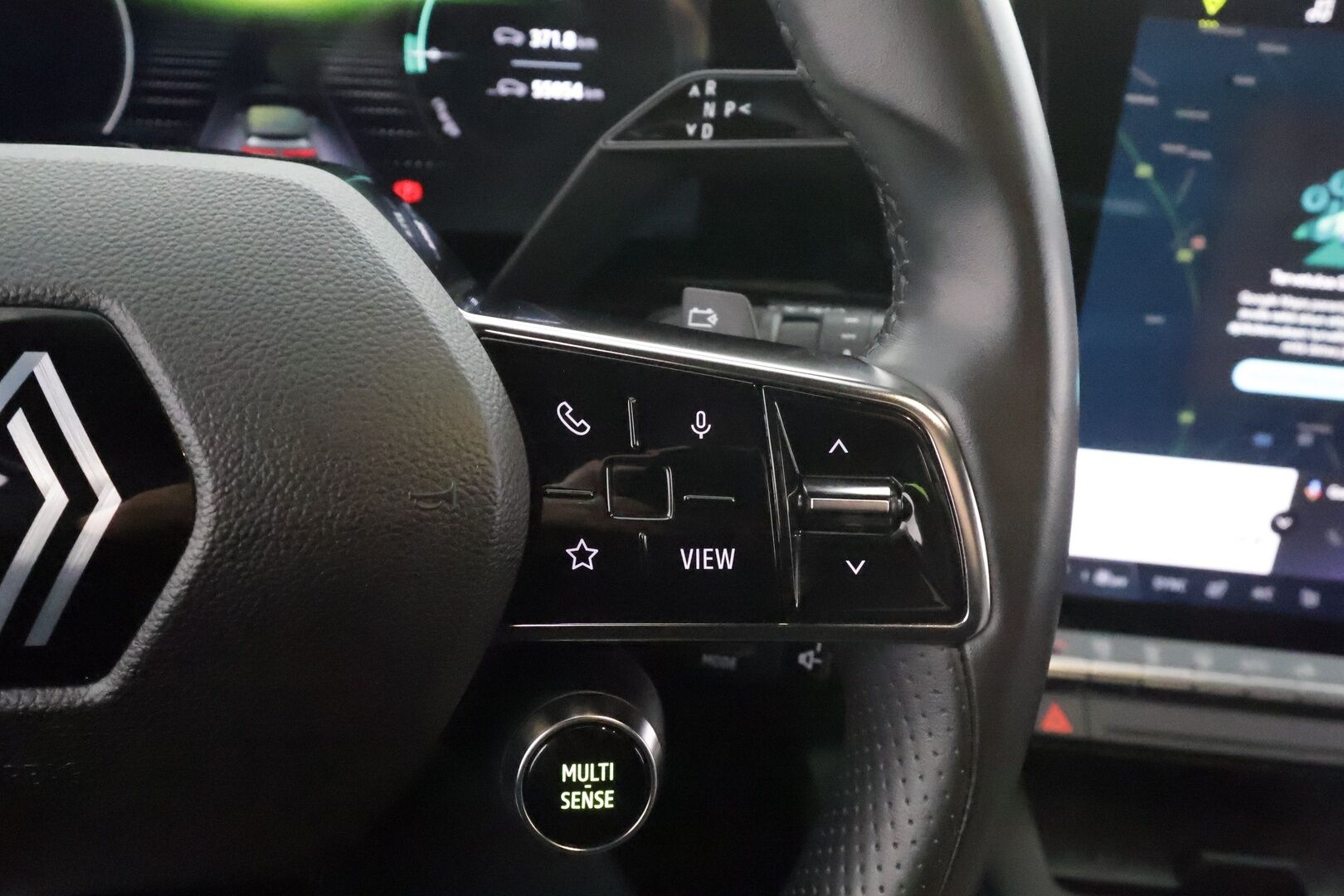 Renault Megane 2022 E-Tech electric 60kWh 220hv Techno * Koukku / ILP / Vakkari / LED / P.Kamera / Navi / Kaistavahti * - Kahdet renkaat aluvanteilla oem vanteilla / Soh. 95,7! / Siistikuntoinen