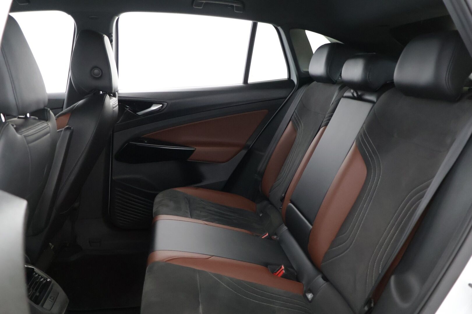 Volkswagen ID.4 2021 ID.4 PRO 150 KW Farmari (AC) 5ov A * / Adapt.vakkari / Peruutuskamera / ALV / Taittuva vetokoukku / Matrix Led / Ratinlämmitys / * - Alvillinen ID4 - HULLUT AVAJAISHULINAT KORKOTARJOUS 3,29 %