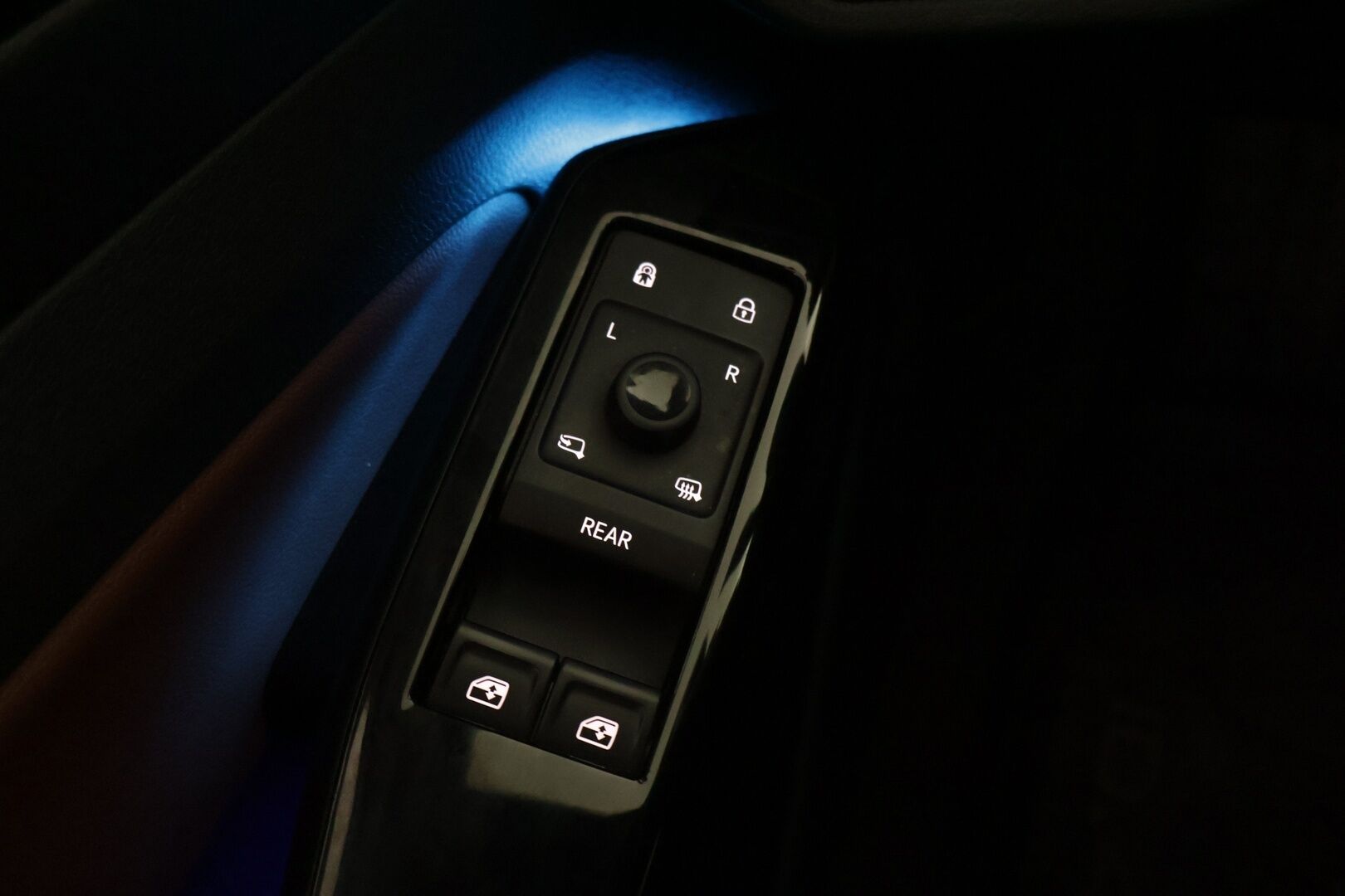 Volkswagen ID.4 2021 PRO 150 KW (AC) 5ov - ACC | P.Kamera | ALV | Taittuva koukku | Matrix-LED | Ratinlämmitys