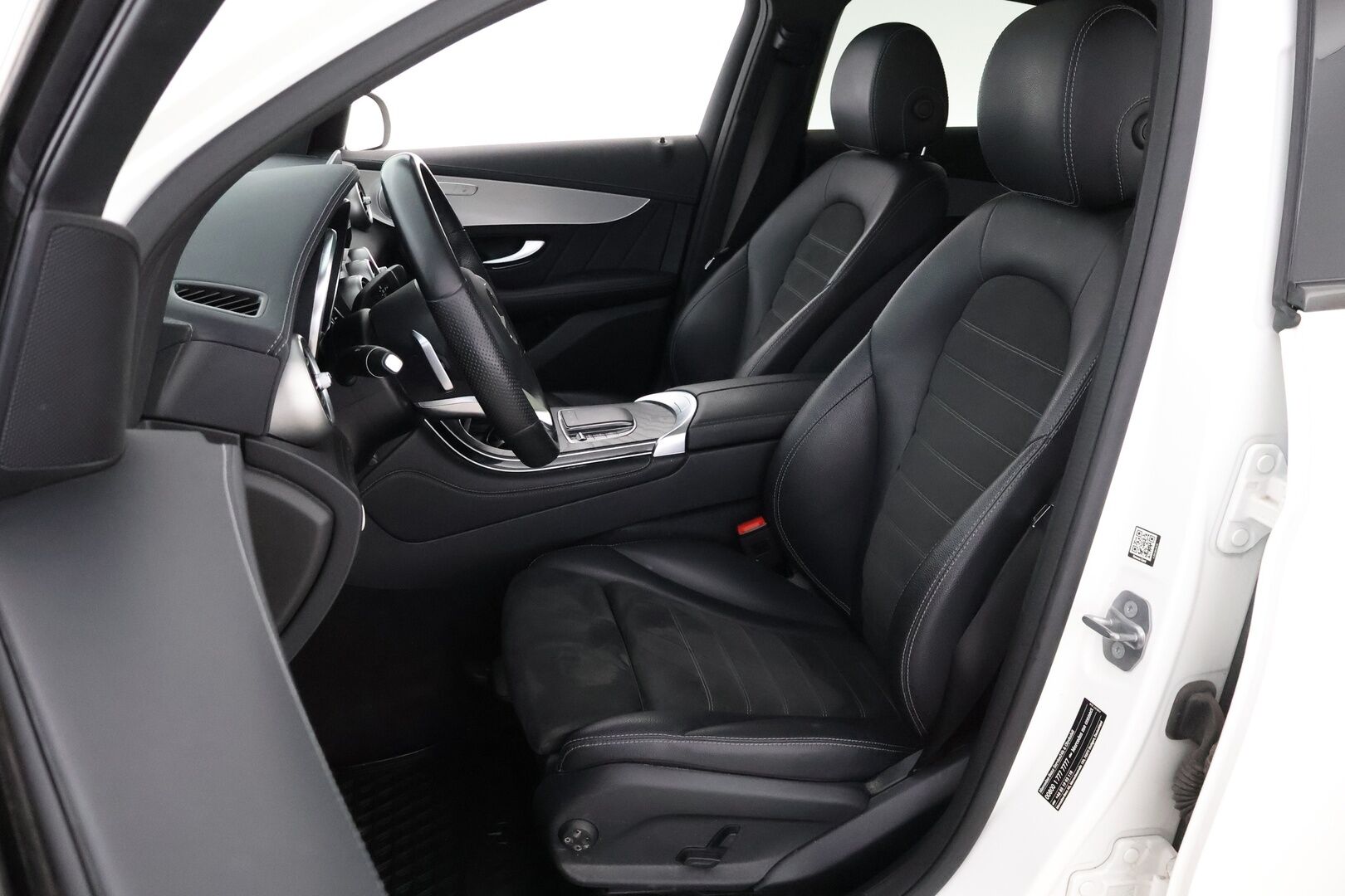 Mercedes-Benz GLC 2020 300 e 4MATIC A Business Coupé - Burmester / Multibeam LED / Digimittaristo / Kattoluukku / Vetokoukku / P.Kamera / Sporttipenkit / AMG-Sisäpaketti 
