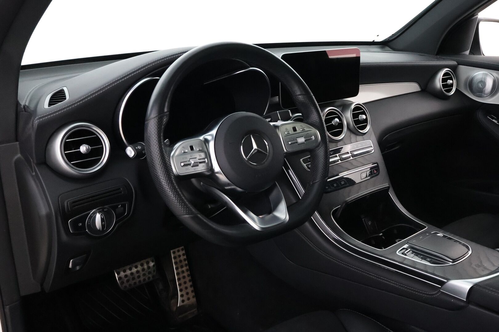 Mercedes-Benz GLC 2020 300 e 4MATIC A Business Coupé - Burmester / Multibeam LED / Digimittaristo / Kattoluukku / Vetokoukku / P.Kamera / Sporttipenkit / AMG-Sisäpaketti 